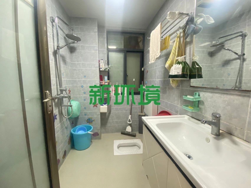 熙城春天  4室2厅2卫   75.00万客厅