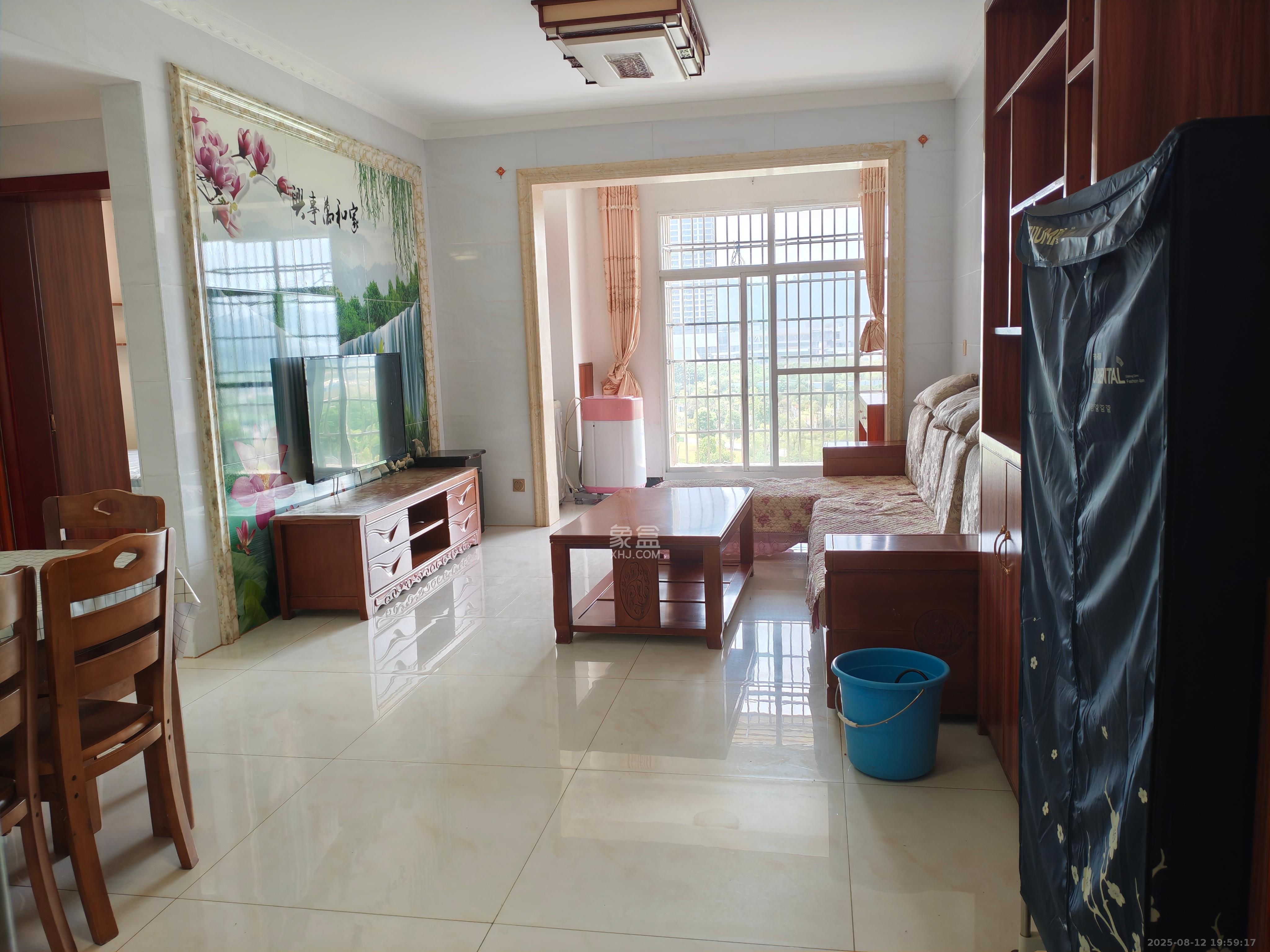 嘉顺苑 1室2厅1卫 2200.0元/月 嘉顺苑 1室2厅1卫 2200.0元/月室内图