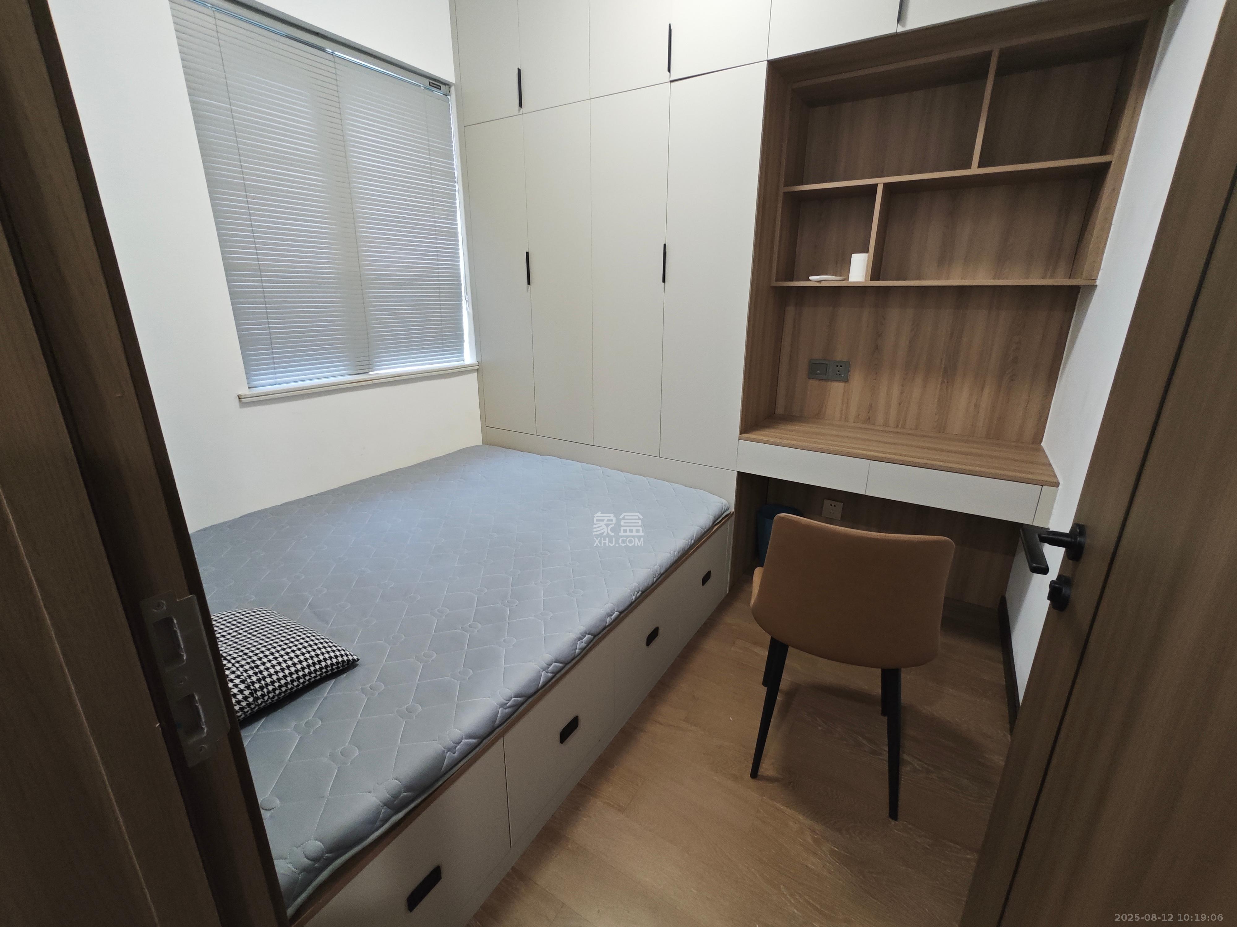 卓越中寰 4室2厅2卫 5000.0元/月 卓越中寰 4室2厅2卫 5000.0元/月室内图