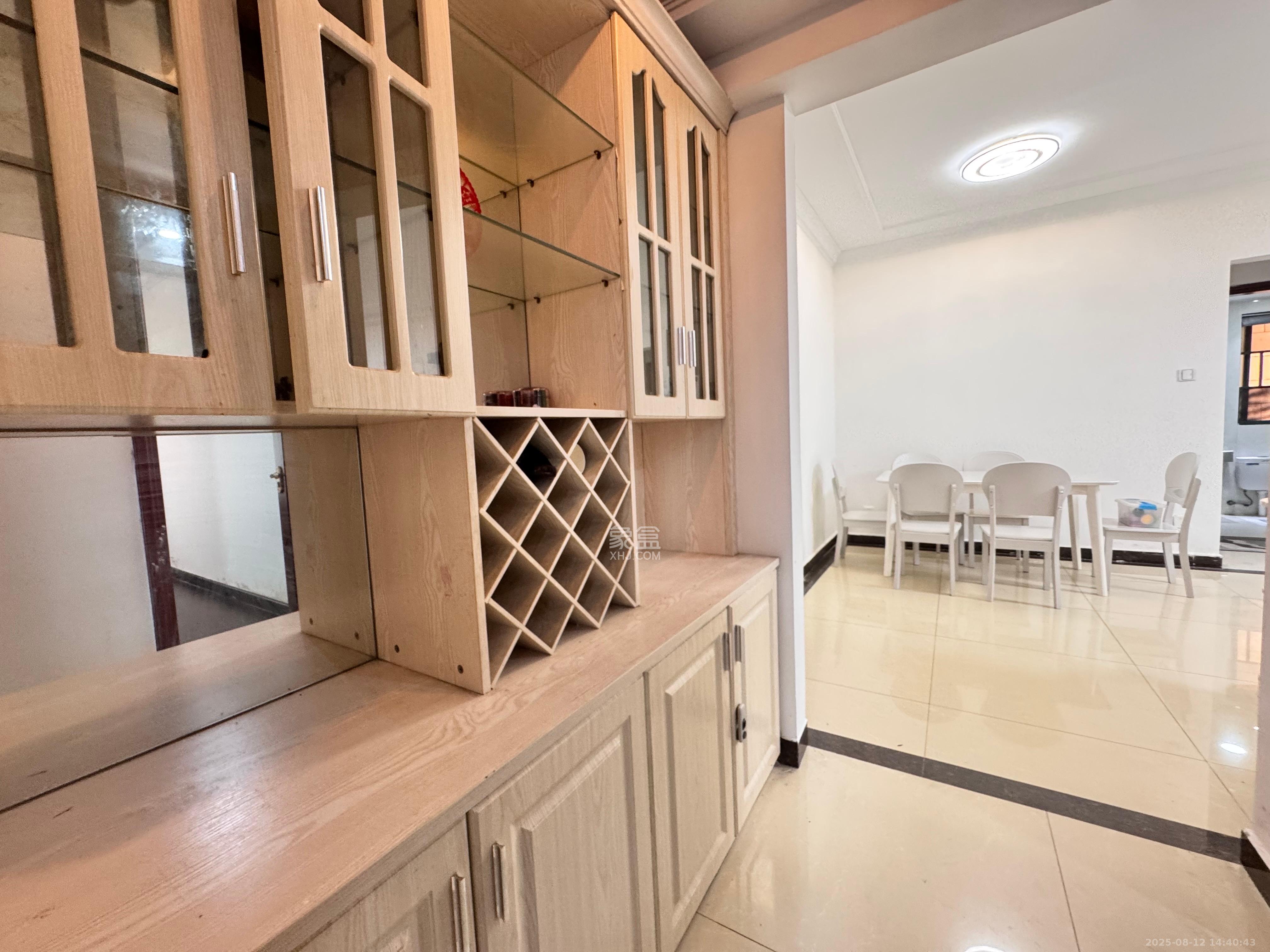 恒大绿洲 3室2厅2卫 2600.0元/月 恒大绿洲 3室2厅2卫 2600.0元/月室内图