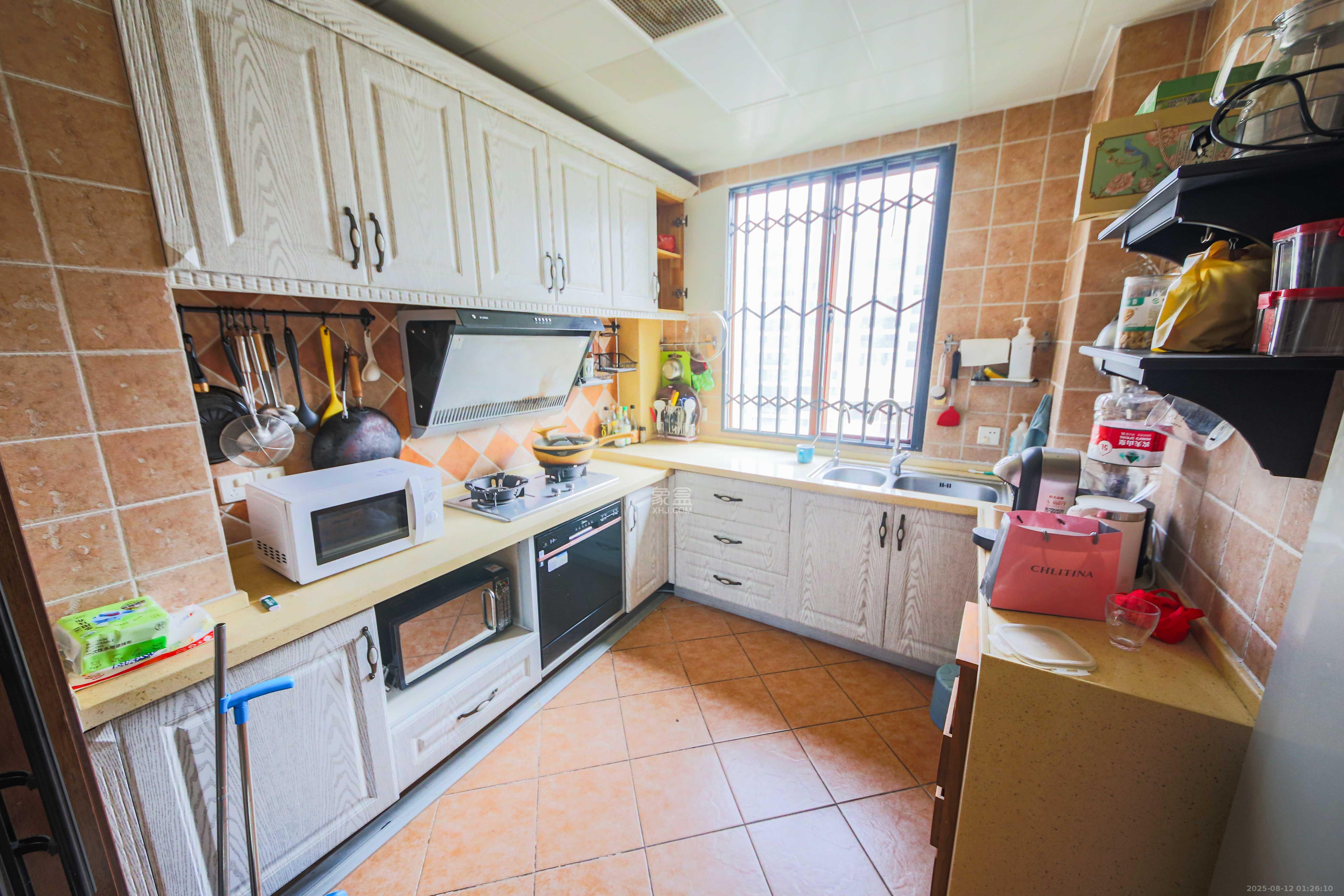 银杏嘉园  4室2厅2卫    150.0万 银杏嘉园  4室2厅2卫    150.0万厨房