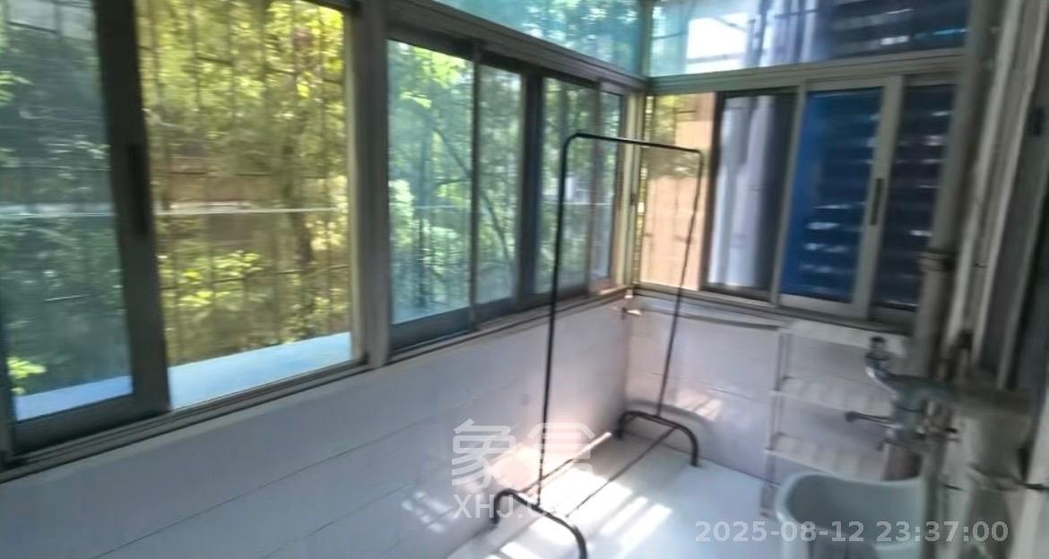 市直属机关宿舍  2室1厅1卫    1800.0元/月 市直属机关宿舍  2室1厅1卫    1800.0元/月室内图