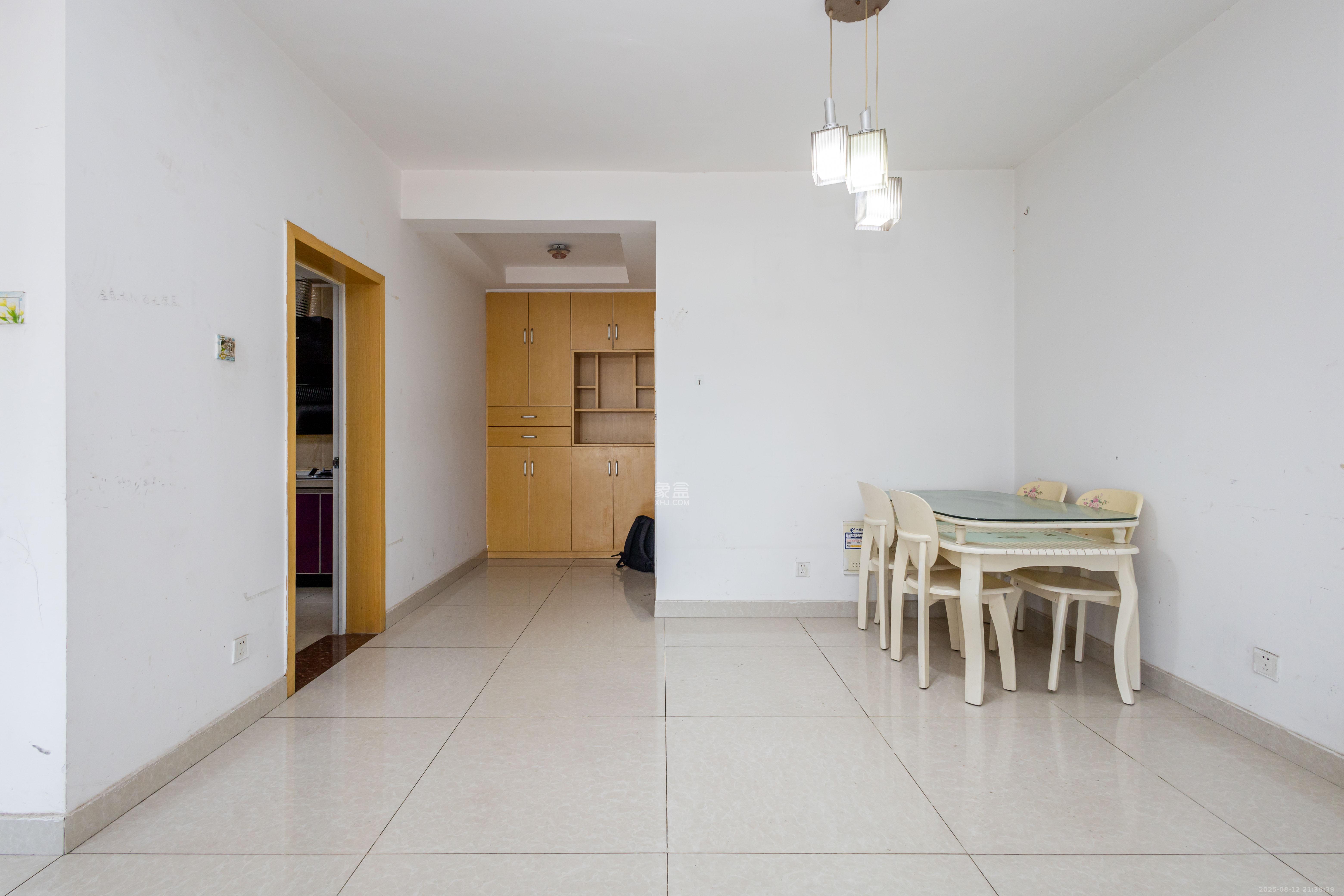 天园假日  3室2厅1卫    66.0万 天园假日  3室2厅1卫    66.0万客厅