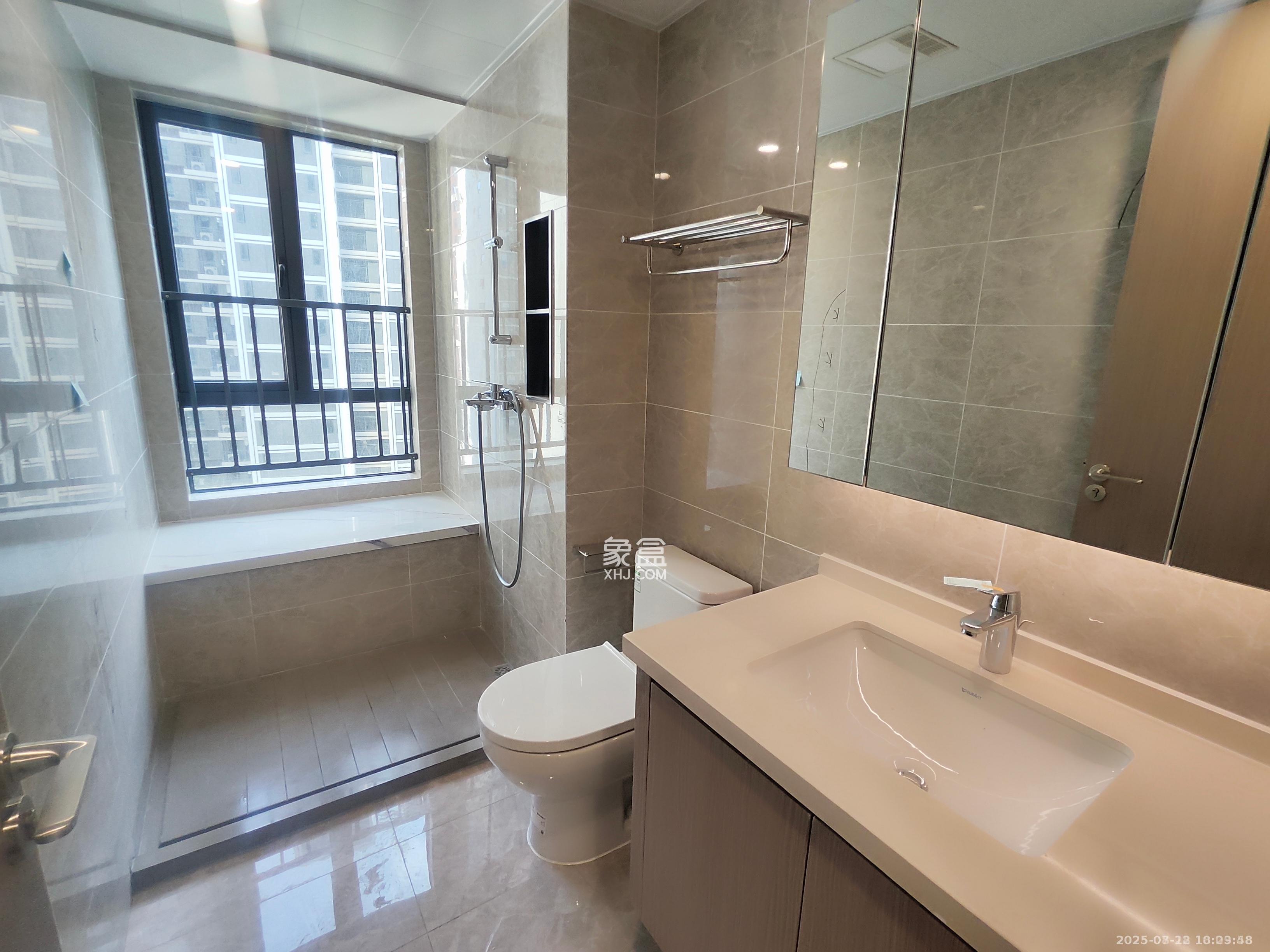 德奥上河城章  4室2厅2卫    4900.0元/月室内图