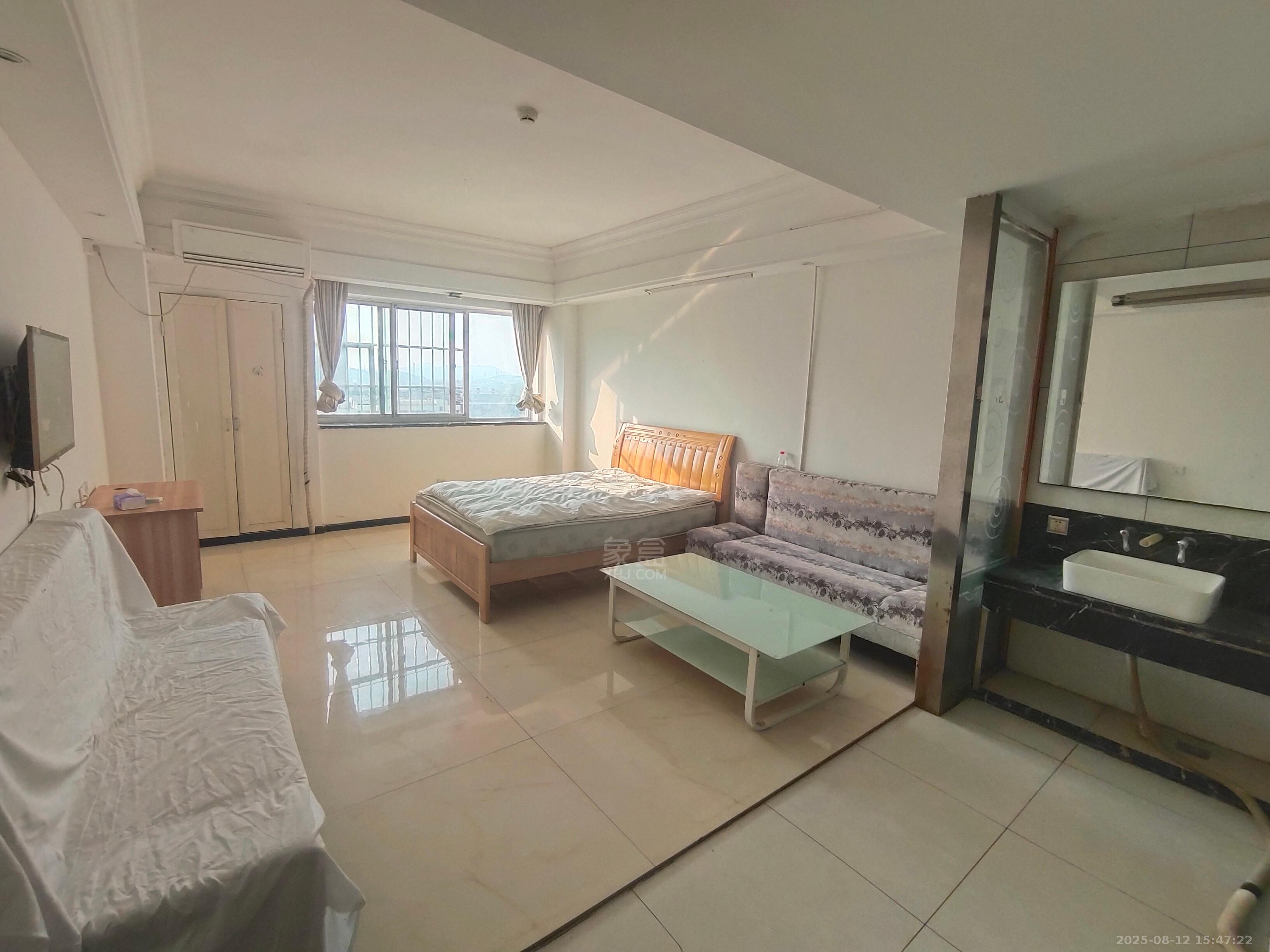 鸿益广场  1室1厅1卫    700.0元/月 鸿益广场  1室1厅1卫    700.0元/月