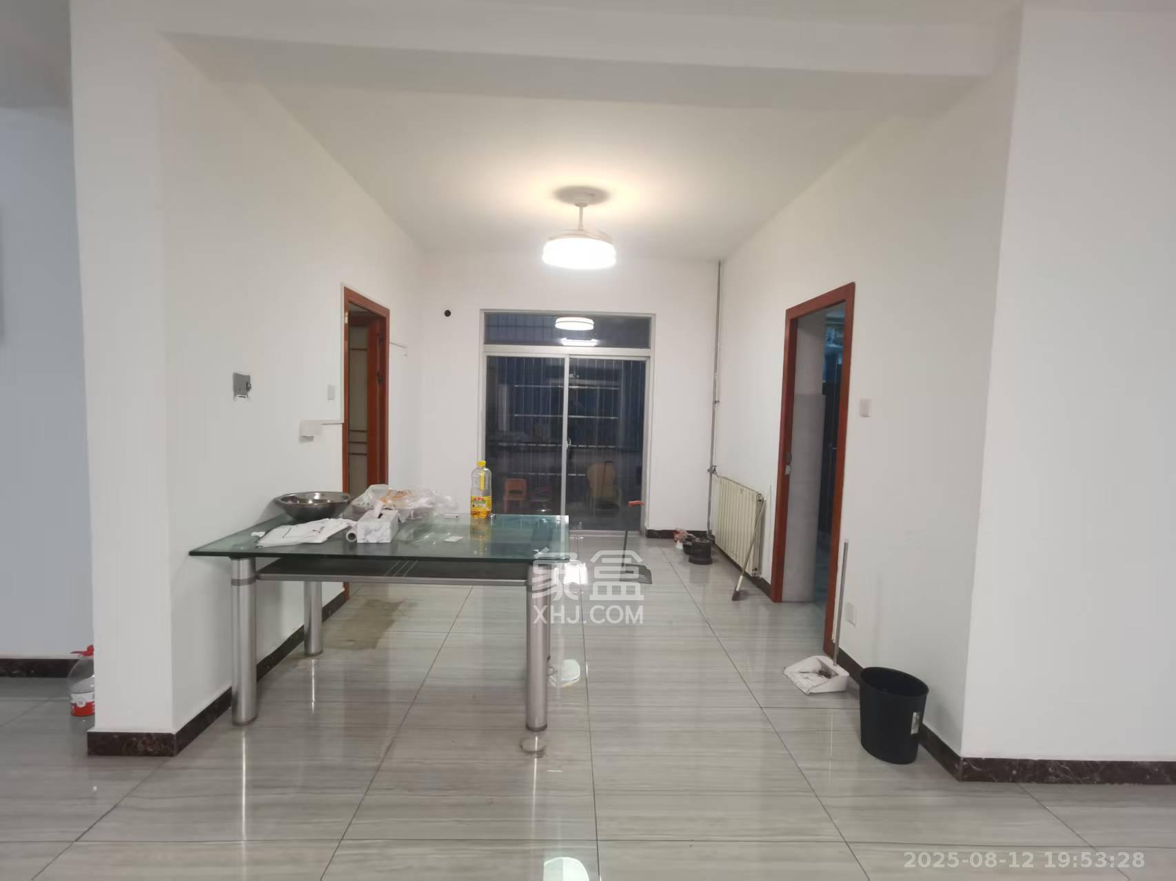 九峰小区(一二三四区) 7室2厅2卫 3000.0元/月 九峰小区(一二三四区) 7室2厅2卫 3000.0元/月室内图