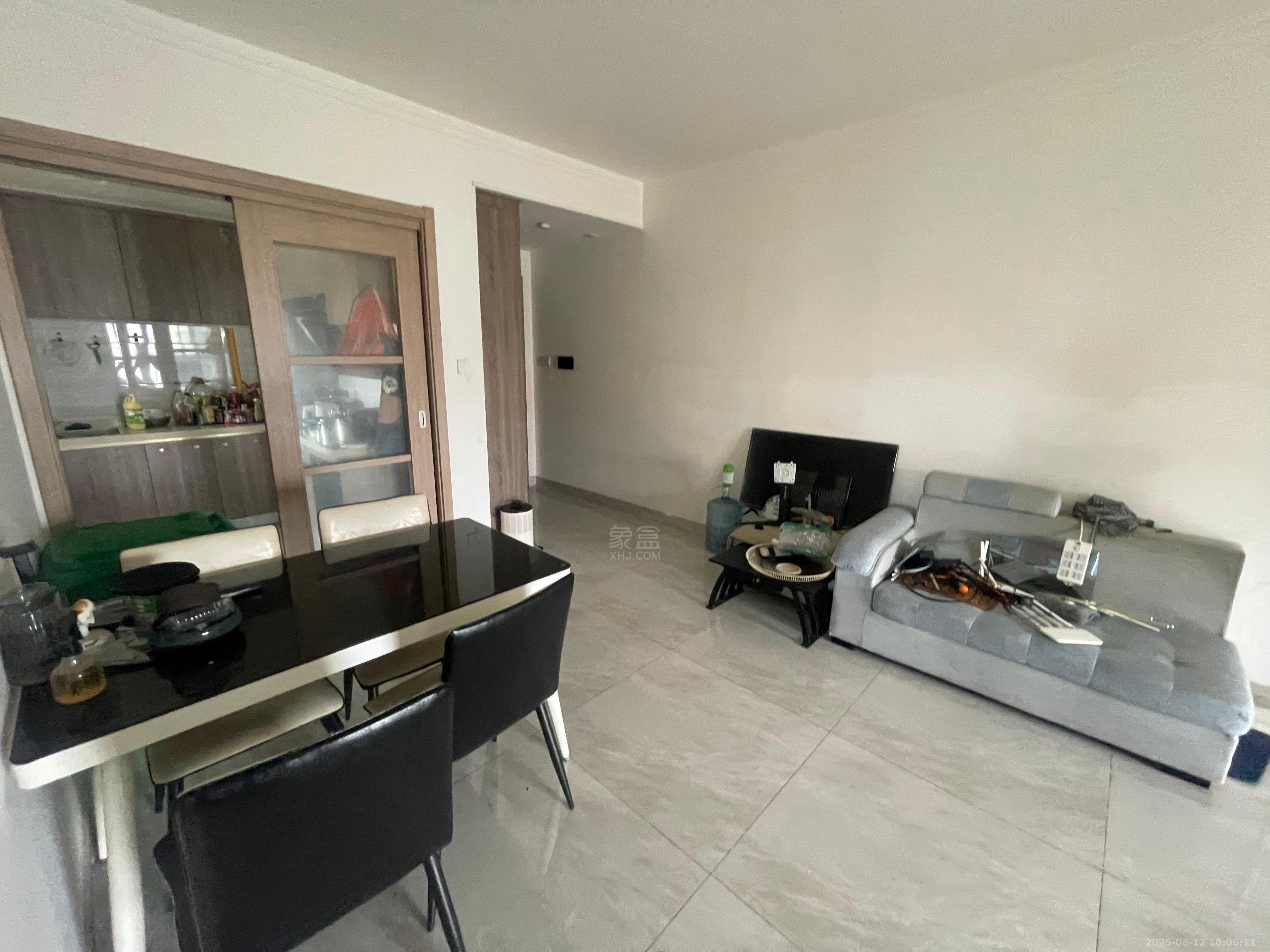 蓝溪谷 3室2厅2卫 2000.0元/月 蓝溪谷 3室2厅2卫 2000.0元/月室内图