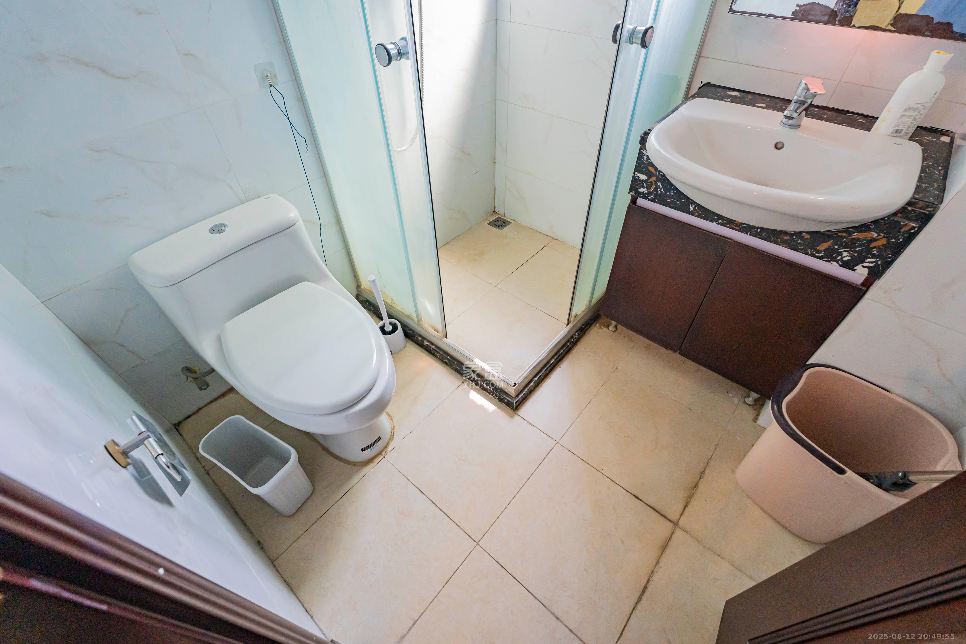 恒大雅苑 2室2厅1卫 80.0万 恒大雅苑 2室2厅1卫 80.0万卫生间