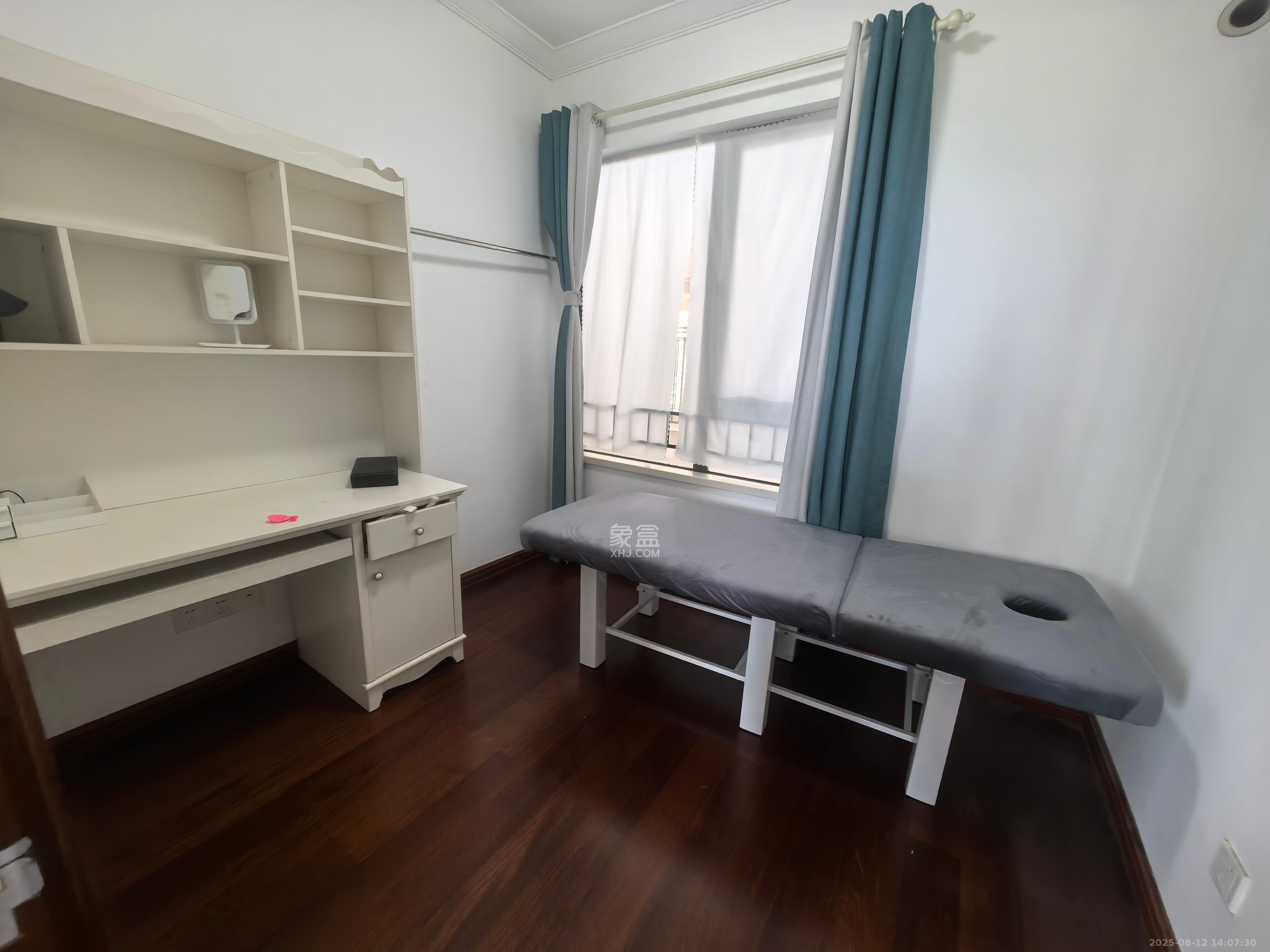 中海国际五期  3室2厅1卫    2200.0元/月 中海国际五期  3室2厅1卫    2200.0元/月室内图