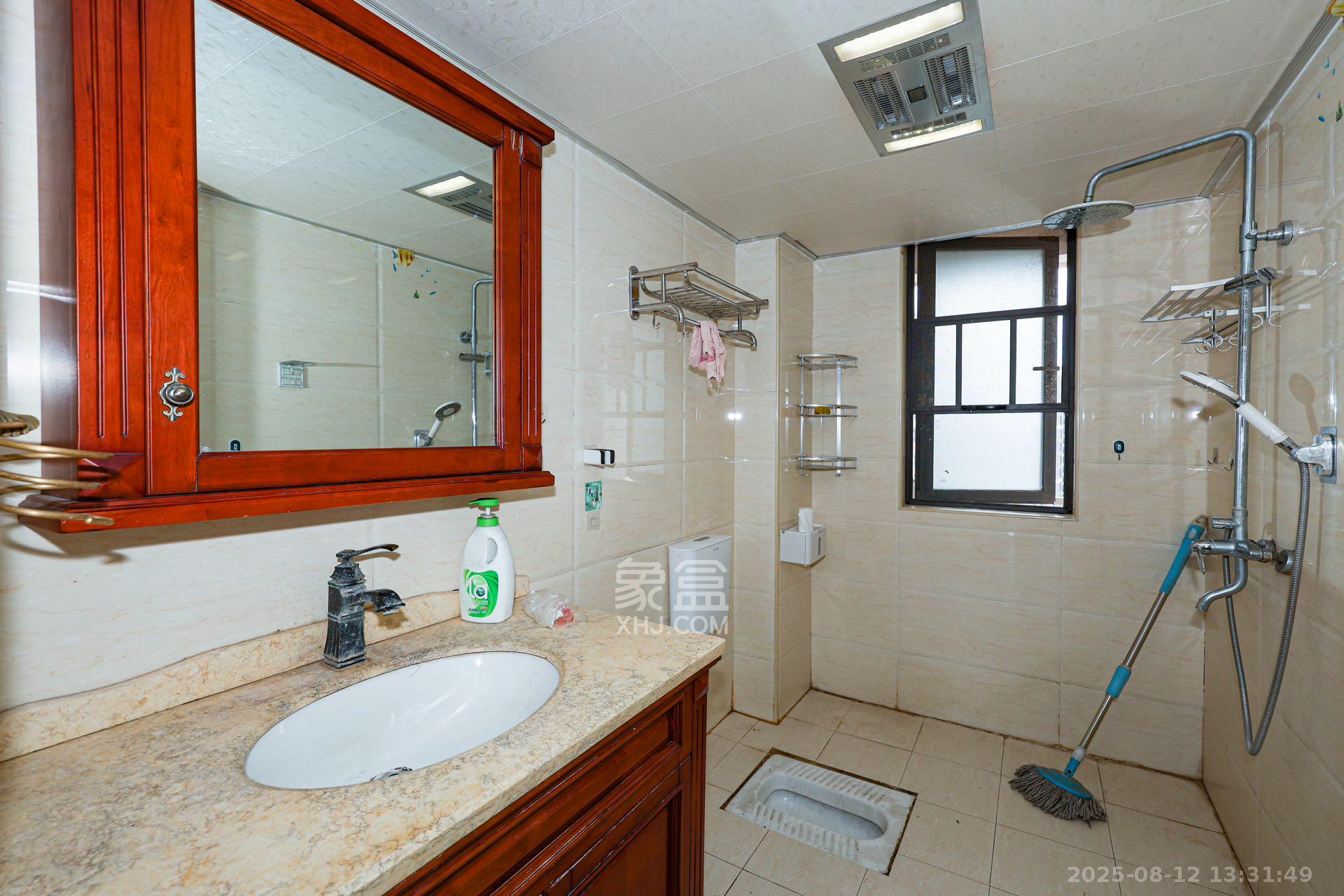 达美D6区  4室2厅3卫    138.6万 达美D6区  4室2厅3卫    138.6万卫生间