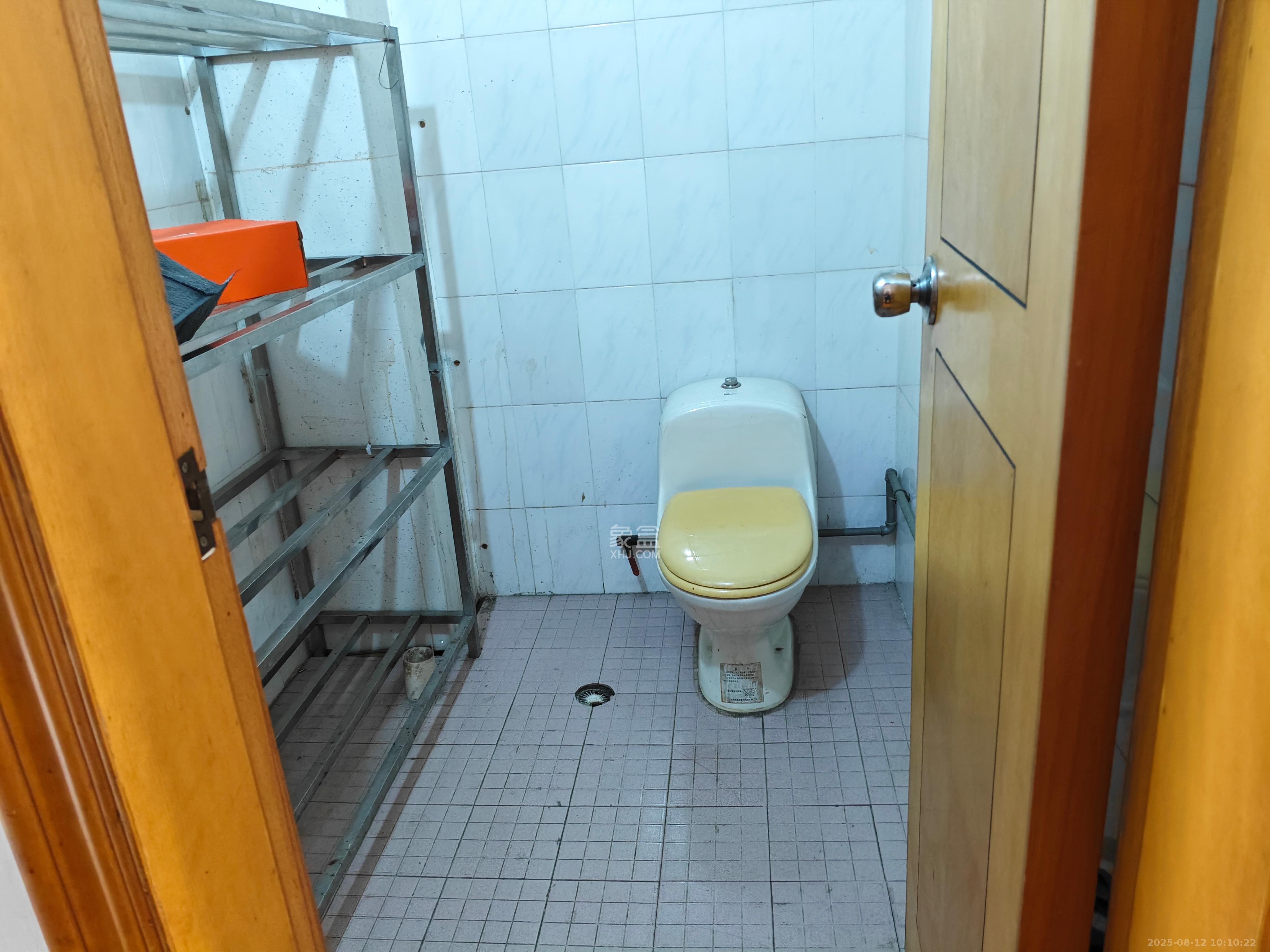 望城坡医院宿舍(人民医院宿舍) 3室2厅1卫 1600.0元/月 望城坡医院宿舍(人民医院宿舍) 3室2厅1卫 1600.0元/月室内图