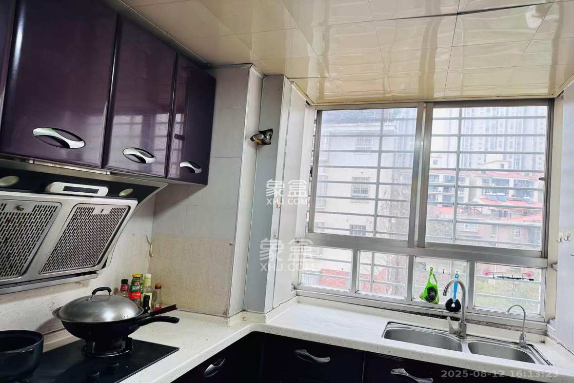 西江庭院(盐业集团宿舍)  3室2厅2卫    2400.0元/月 西江庭院(盐业集团宿舍)  3室2厅2卫    2400.0元/月室内图