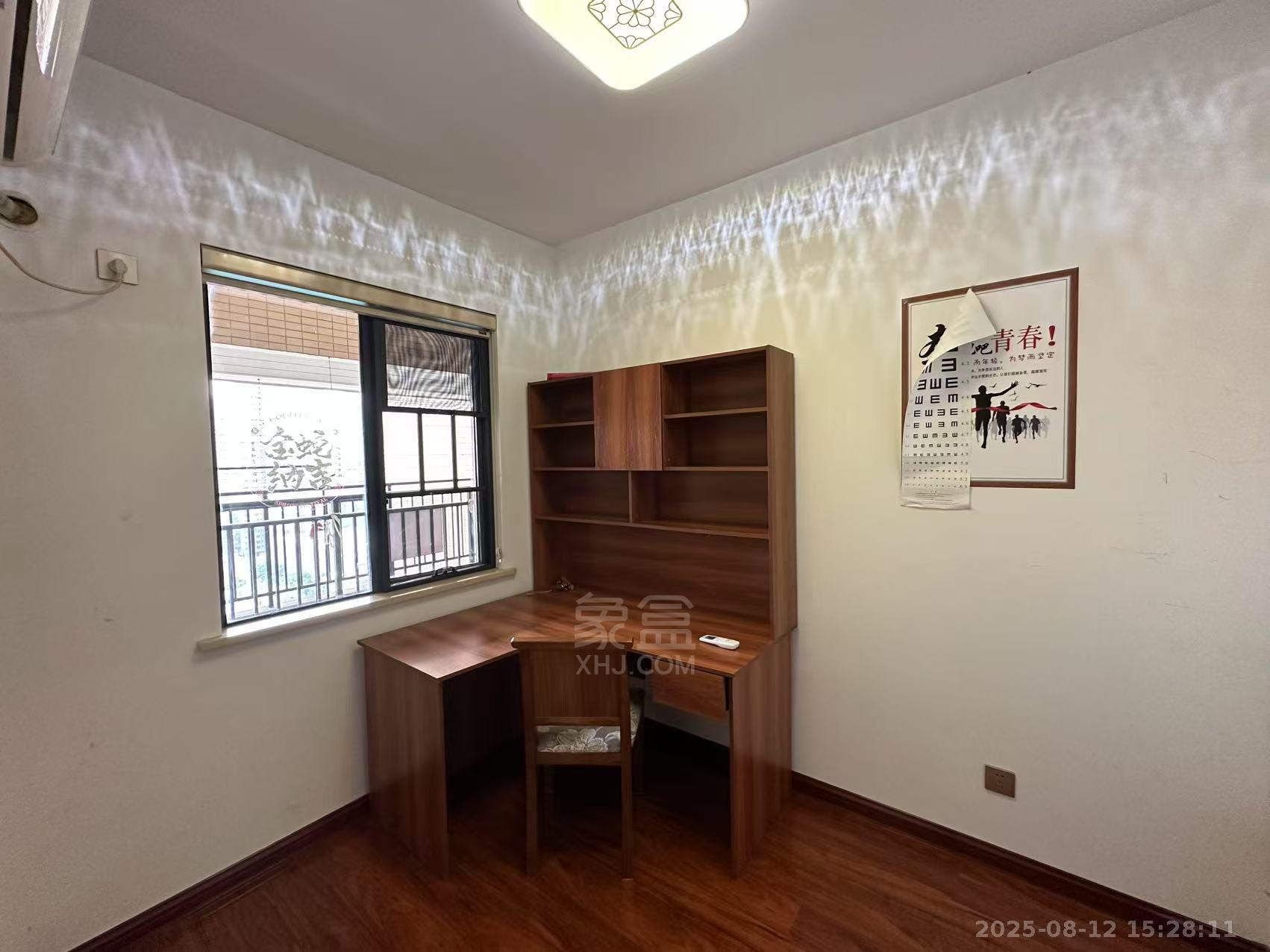 春藤小镇 3室2厅1卫 1700.0元/月 春藤小镇 3室2厅1卫 1700.0元/月室内图