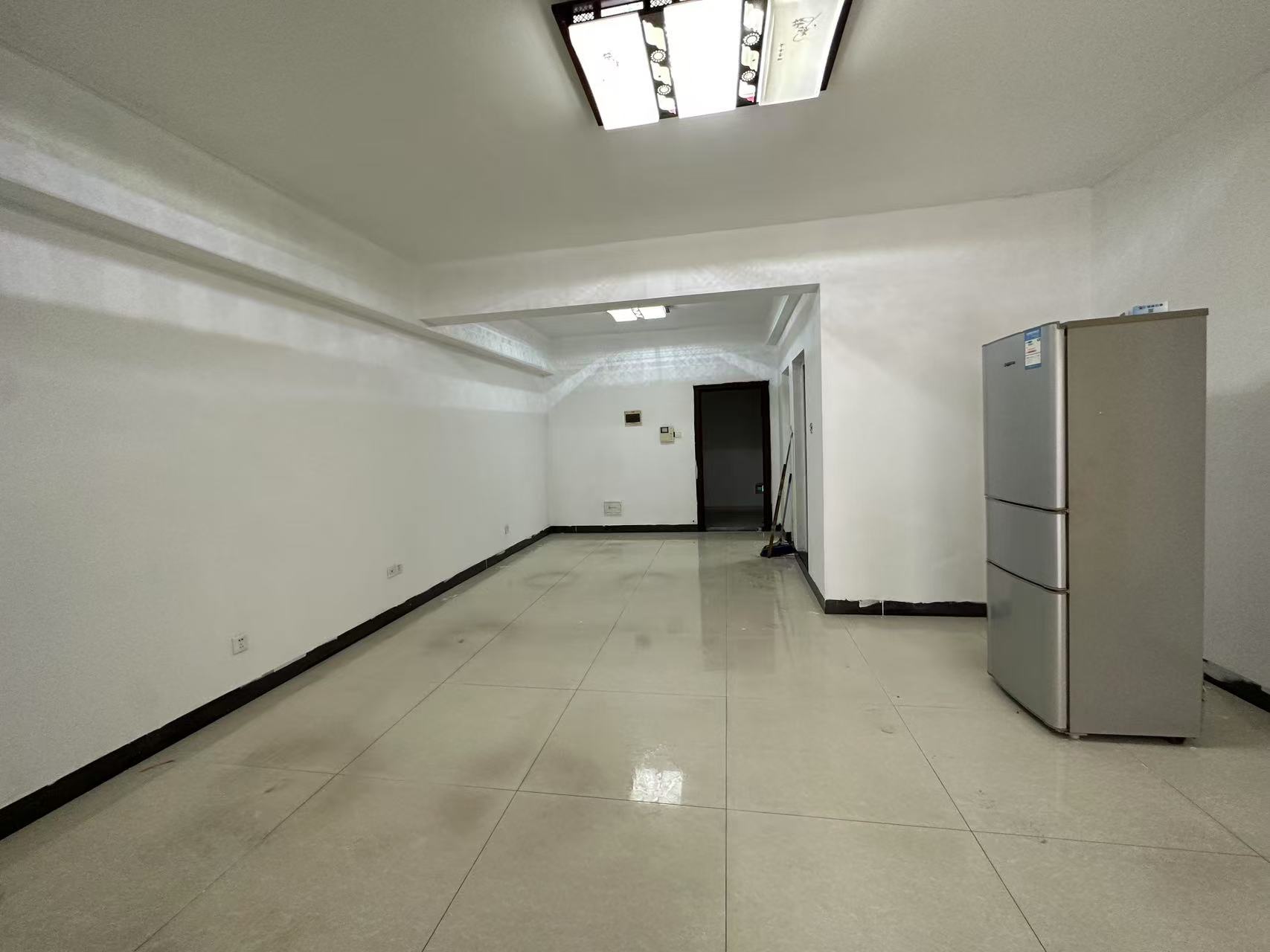 滨江财富中心 3室2厅1卫 1200.0元/月 滨江财富中心 3室2厅1卫 1200.0元/月室内图