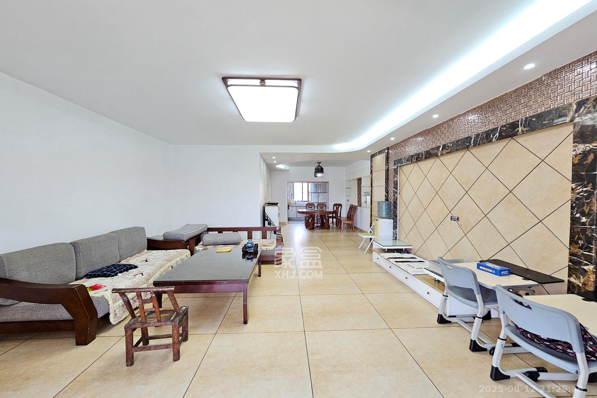 嘉宇盛世华章  4室2厅2卫    165.0万 嘉宇盛世华章  4室2厅2卫    165.0万