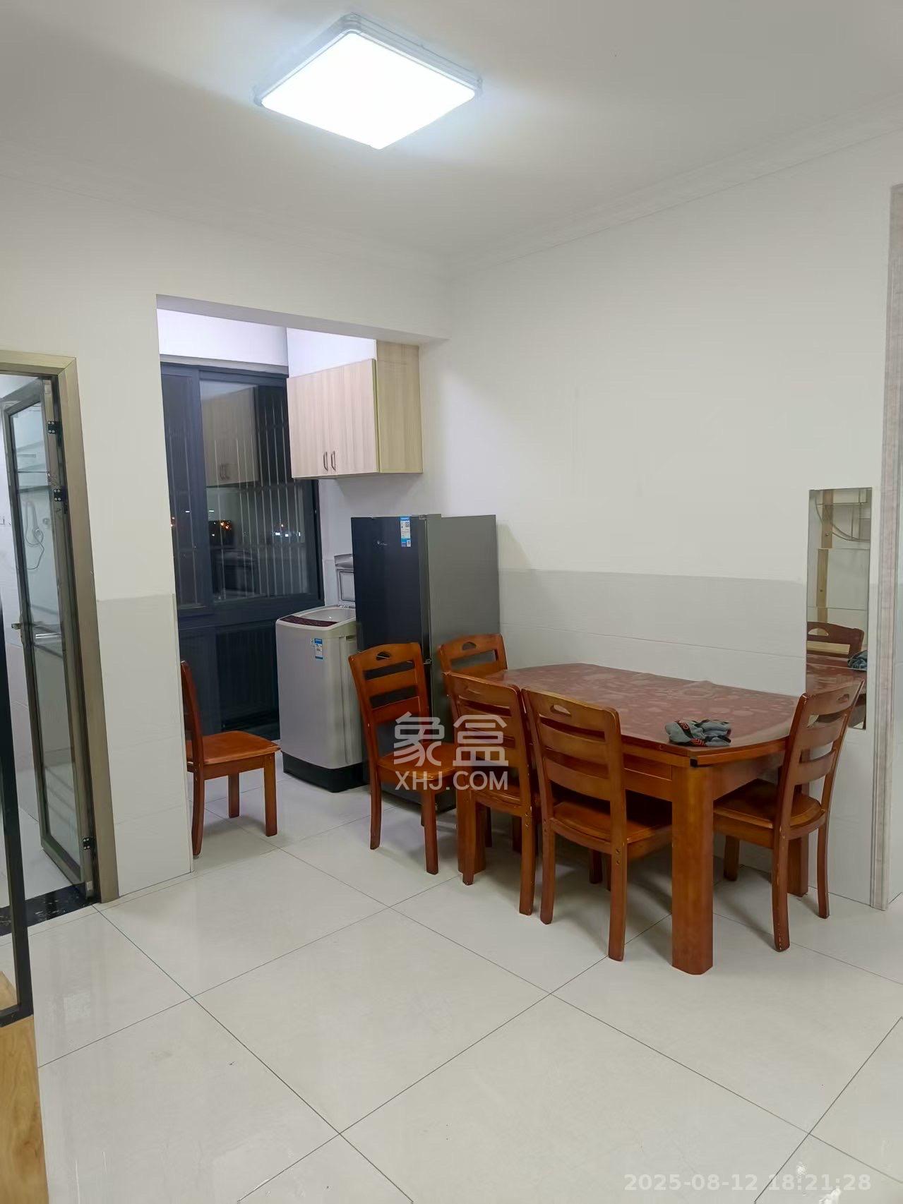 嘉顺苑 3室2厅2卫 2500.0元/月 嘉顺苑 3室2厅2卫 2500.0元/月室内图