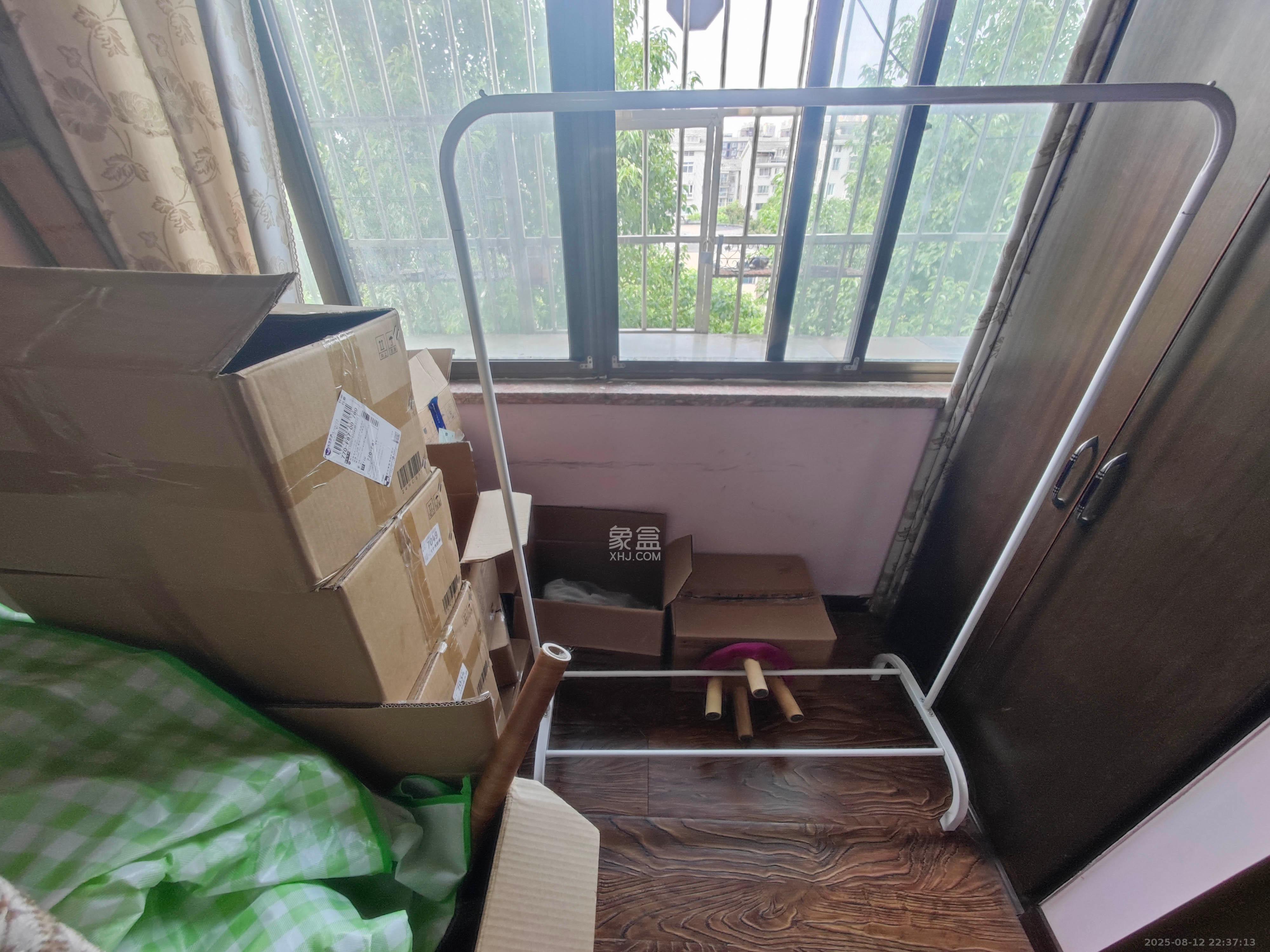 鄱阳小区  2室2厅1卫    46.0万阳台