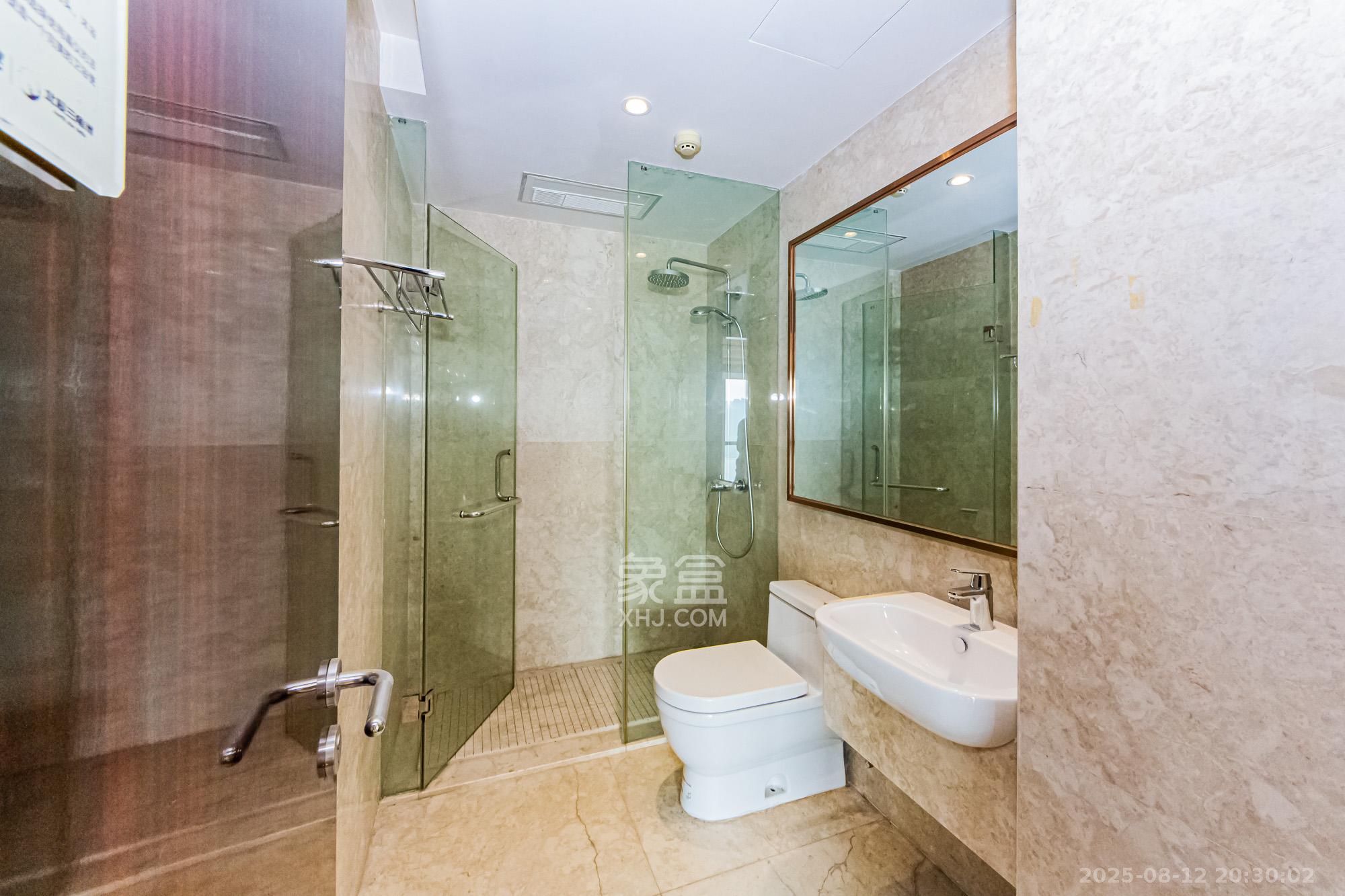 北辰定江洋 3室2厅2卫 330.0万 北辰定江洋 3室2厅2卫 330.0万卫生间