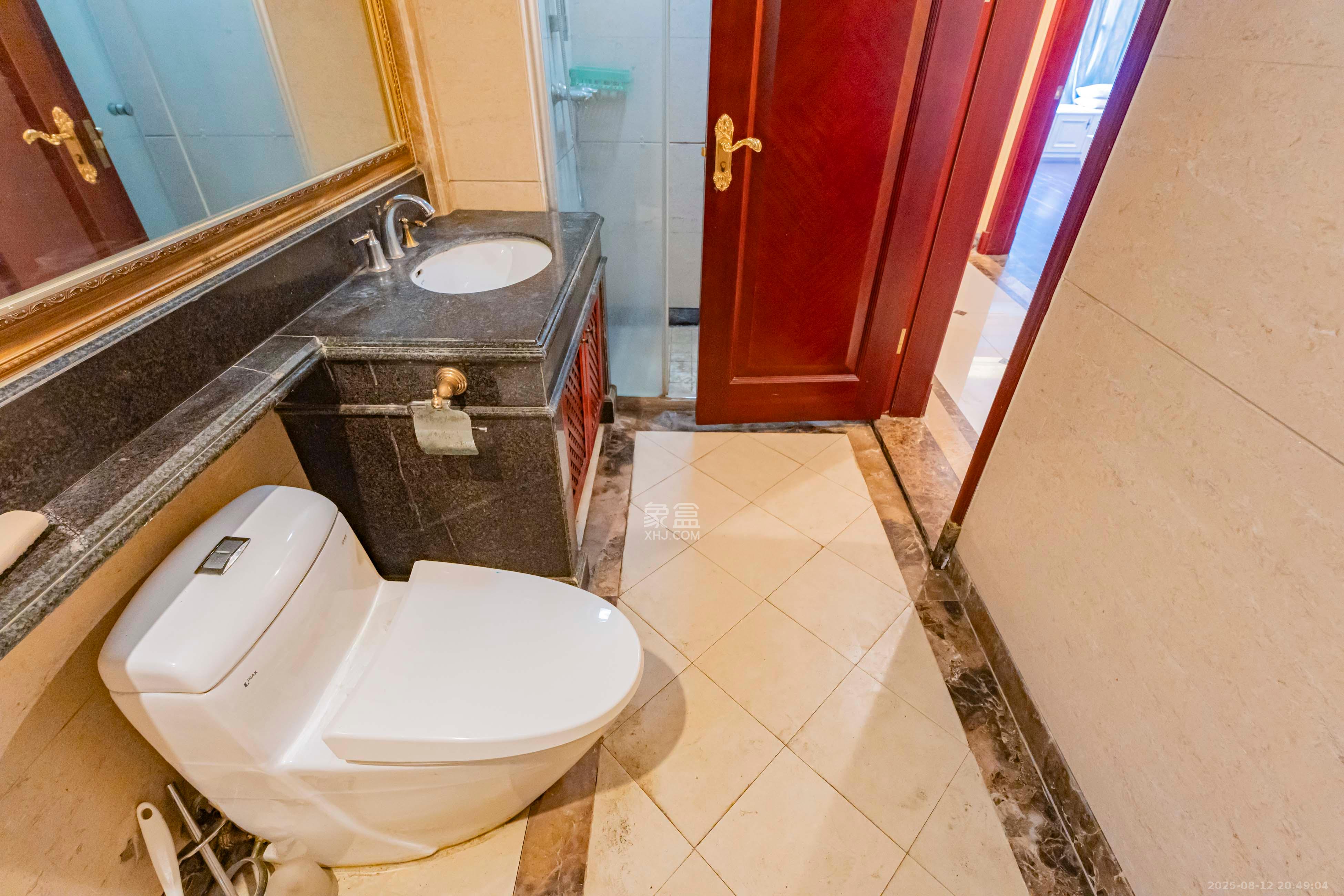 恒大雅苑  4室2厅1卫    188.0万卫生间