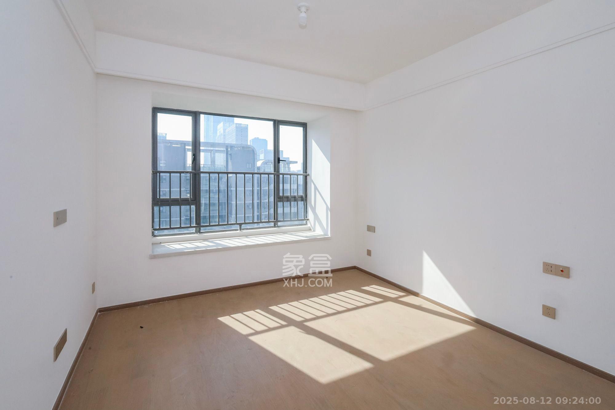 复地滨江金融中心  4室2厅2卫    4500.0元/月 复地滨江金融中心  4室2厅2卫    4500.0元/月室内图