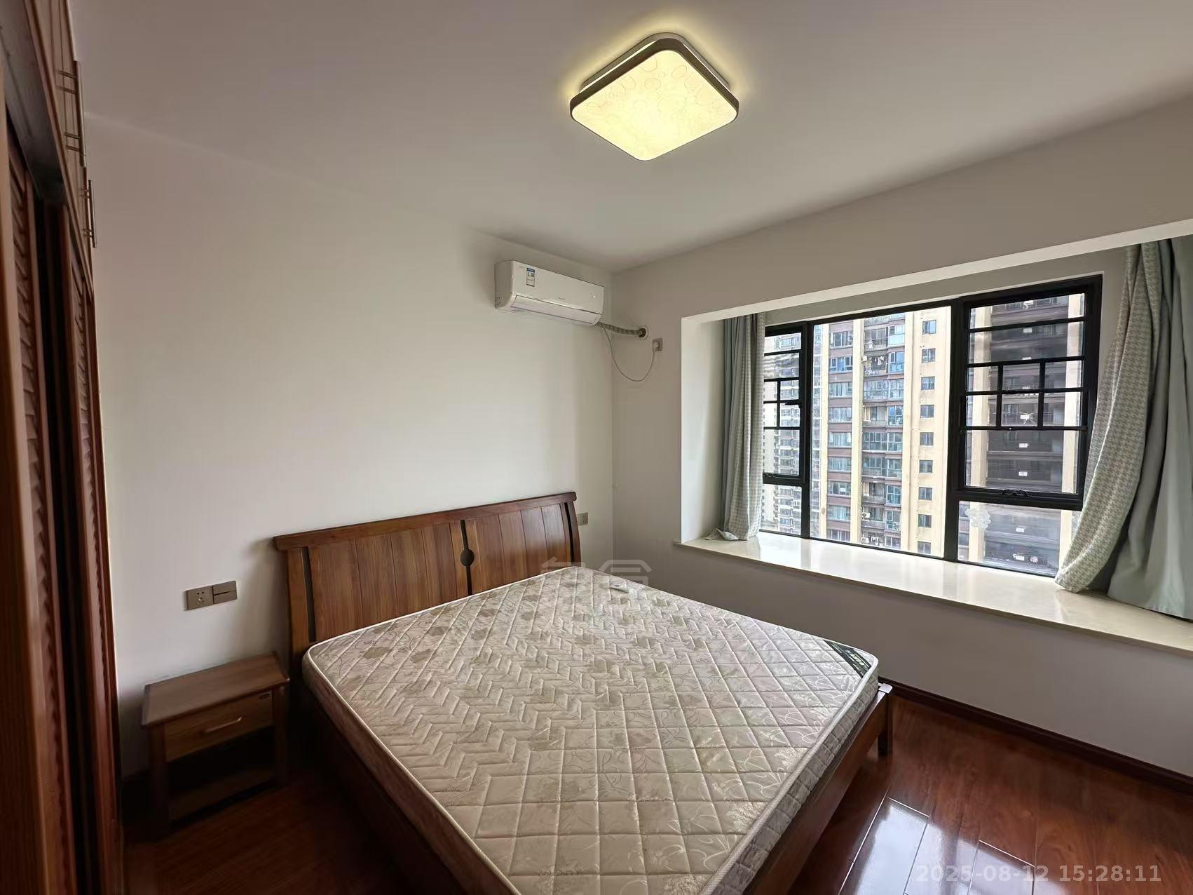 春藤小镇 3室2厅1卫 1700.0元/月 春藤小镇 3室2厅1卫 1700.0元/月室内图