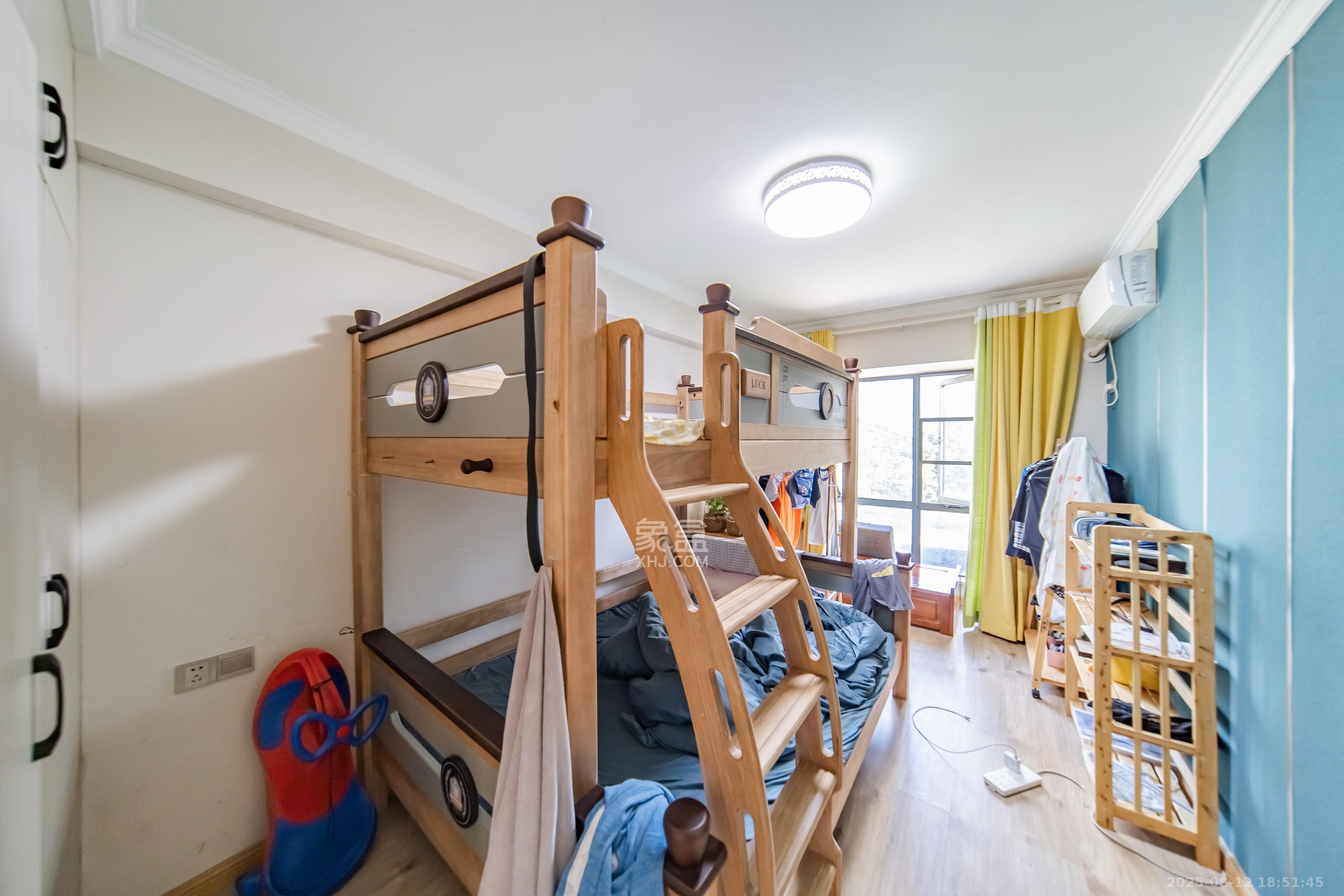 兰亭湾畔  3室2厅2卫    138.0万 兰亭湾畔  3室2厅2卫    138.0万卧室