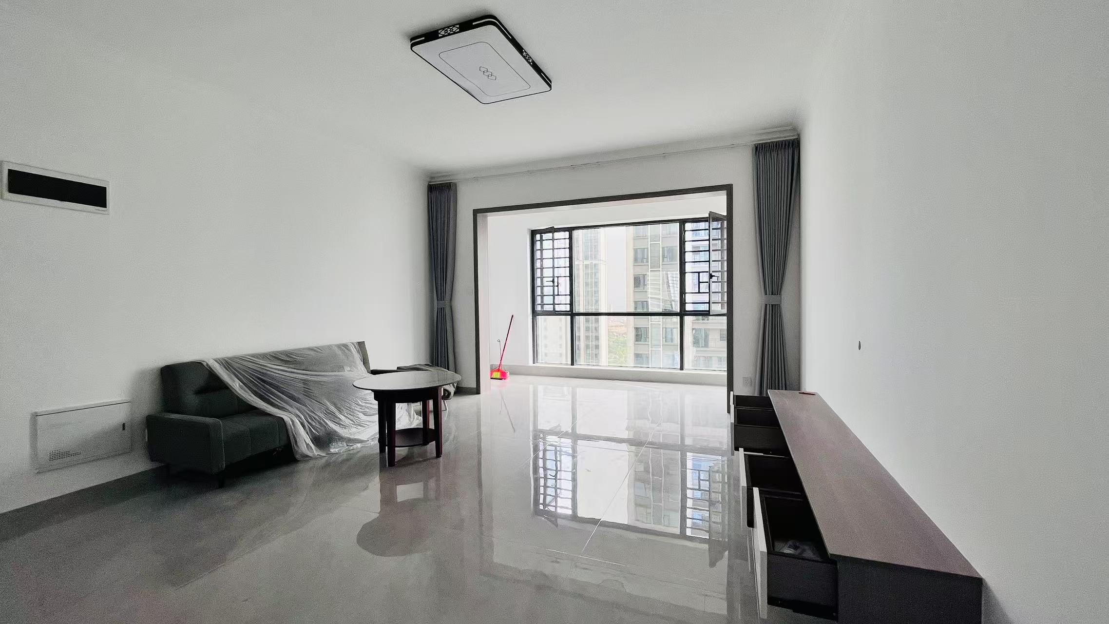 高新活力城 3室2厅1卫 1800.0元/月 高新活力城 3室2厅1卫 1800.0元/月室内图