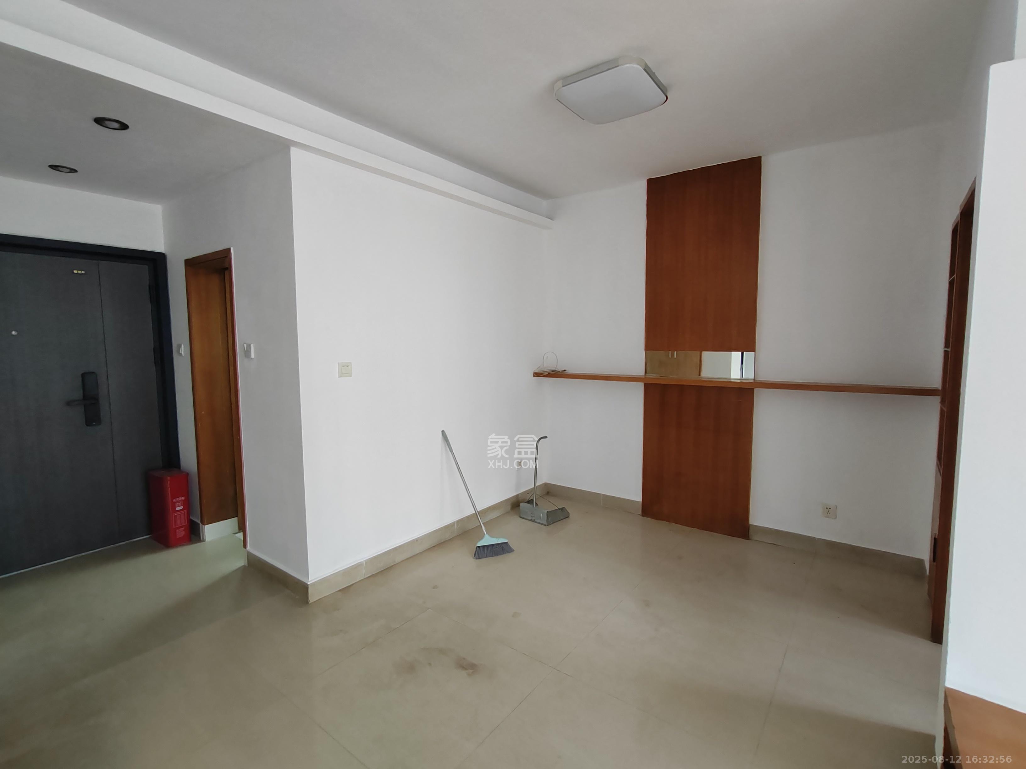 五一华府  2室1厅1卫    3000.0元/月 五一华府  2室1厅1卫    3000.0元/月室内图