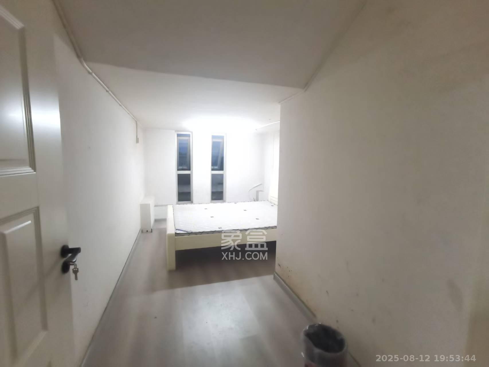 九峰小区(一二三四区) 7室2厅2卫 3000.0元/月 九峰小区(一二三四区) 7室2厅2卫 3000.0元/月室内图