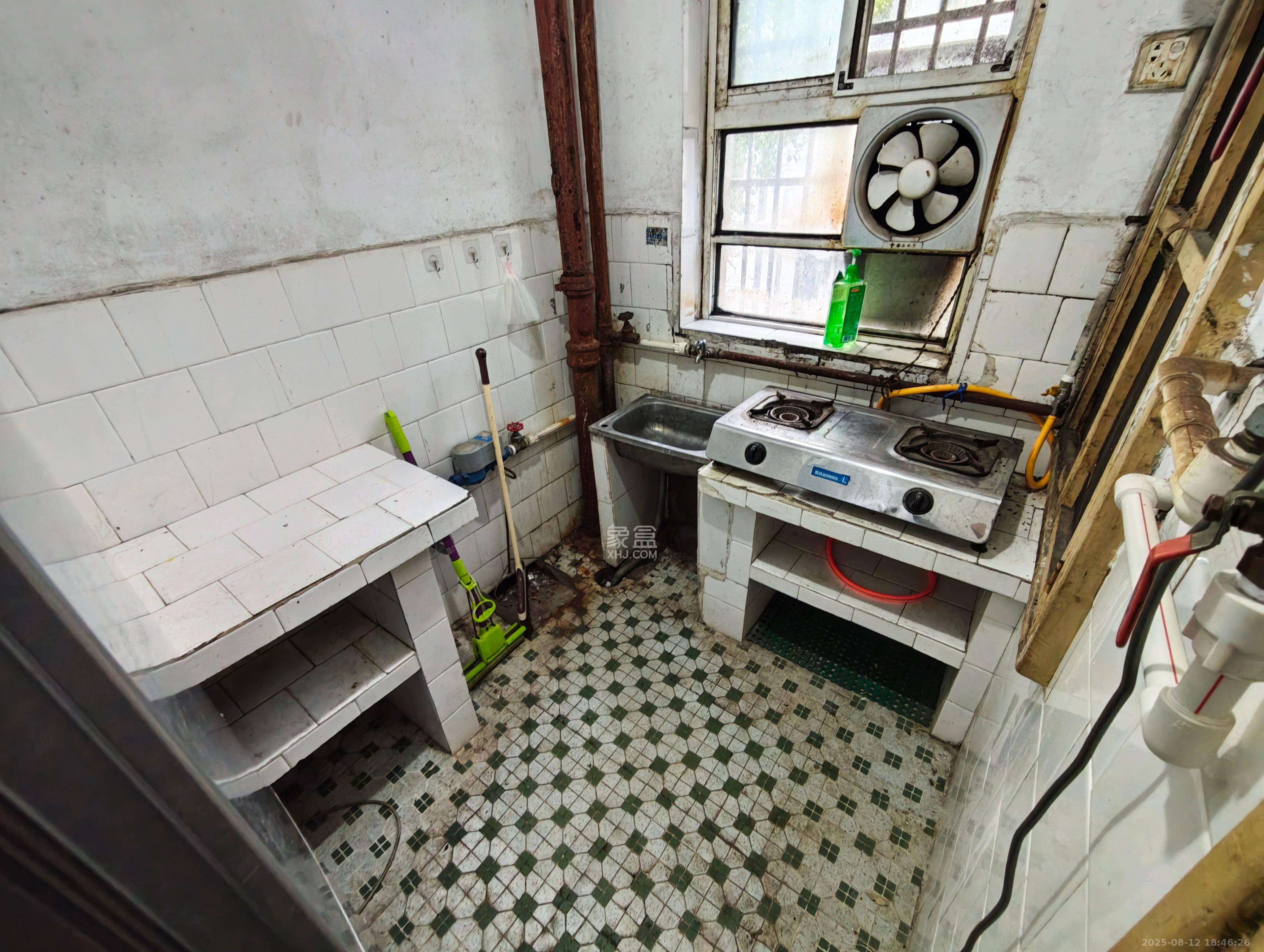 湖南日报宿舍 1室1厅1卫 1800.0元/月 湖南日报宿舍 1室1厅1卫 1800.0元/月室内图