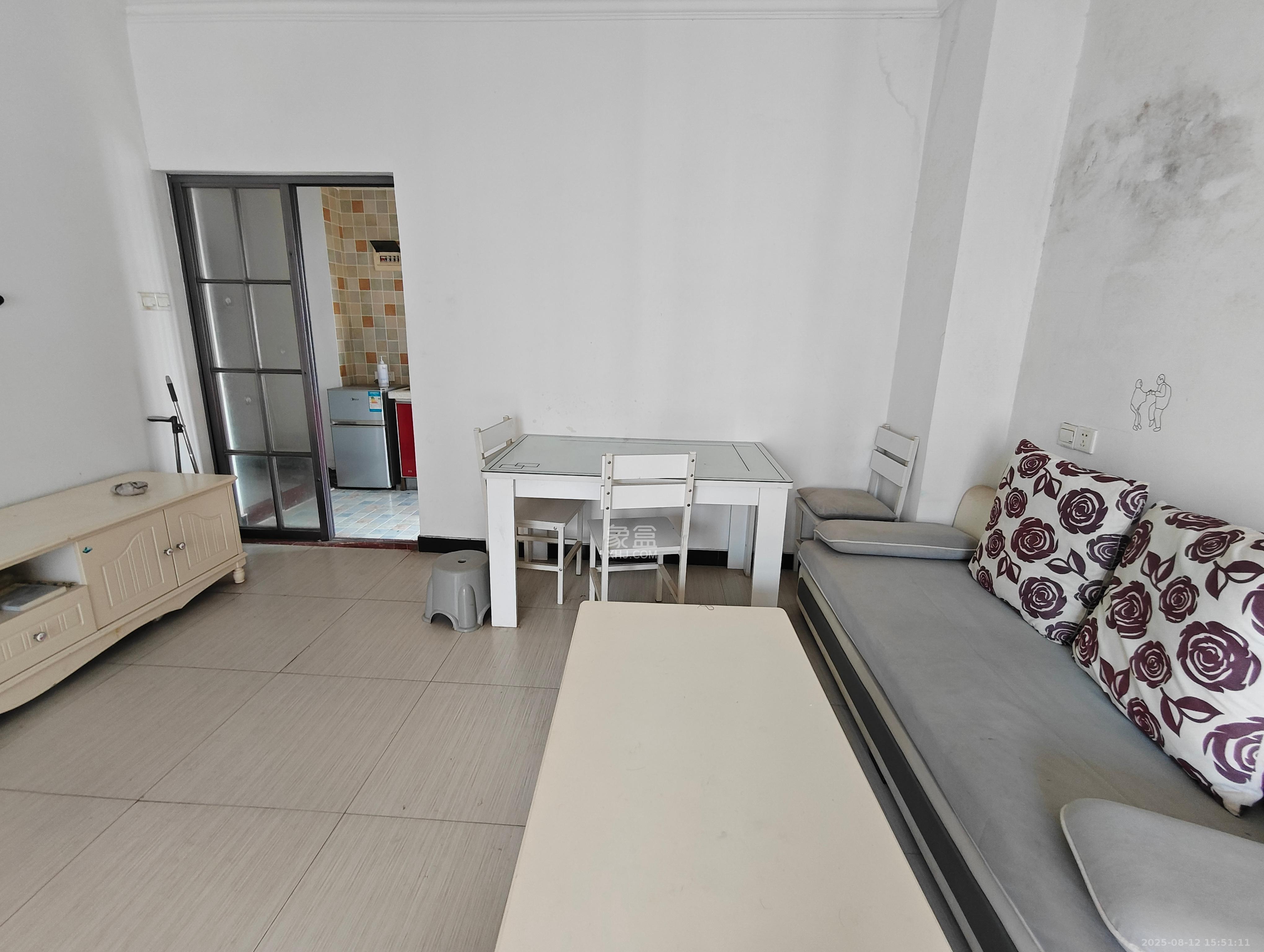 蝴蝶谷  1室1厅1卫    1200.0元/月 蝴蝶谷  1室1厅1卫    1200.0元/月室内图