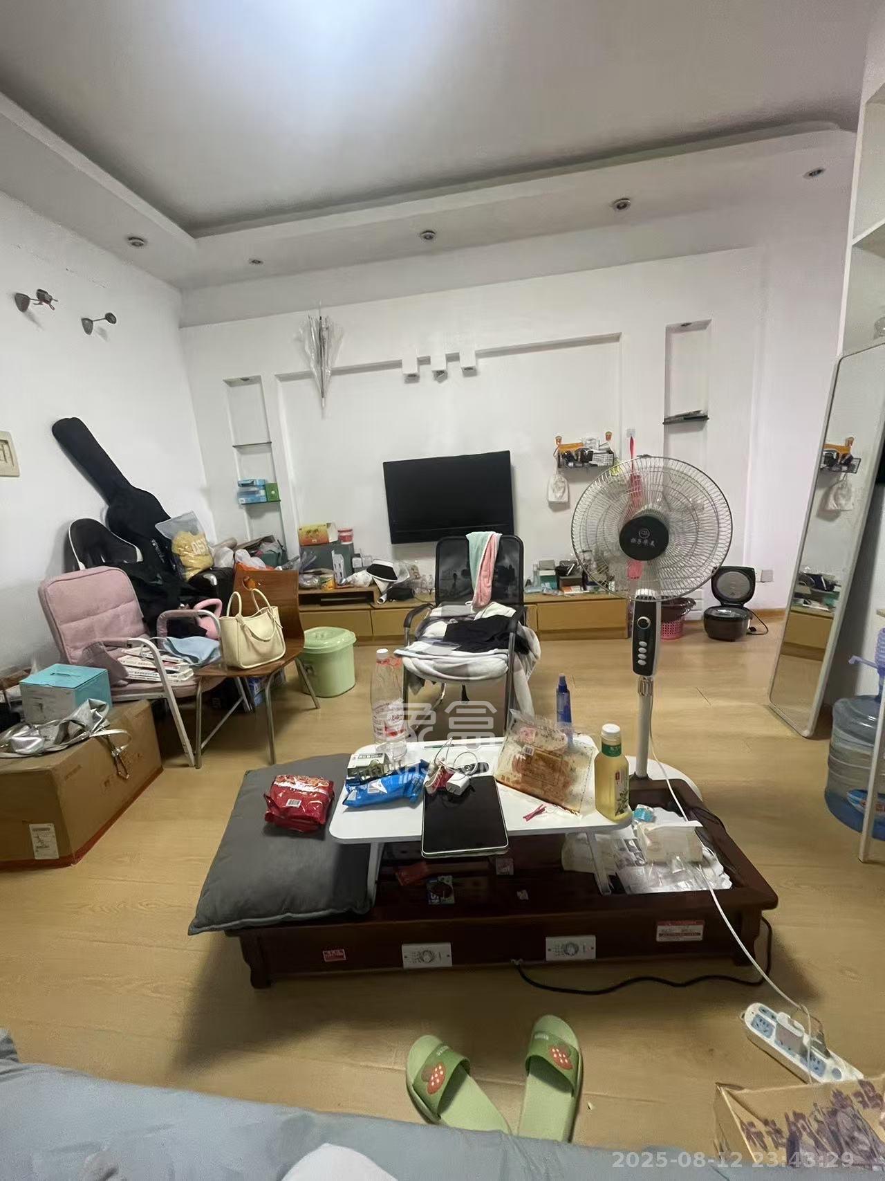 开源鑫景  1室1厅0卫   1600.00元/月