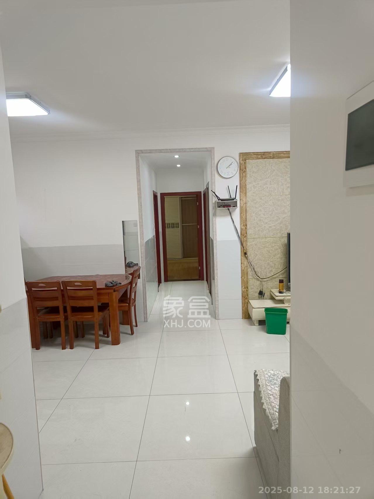 嘉顺苑 3室2厅2卫 2500.0元/月 嘉顺苑 3室2厅2卫 2500.0元/月室内图