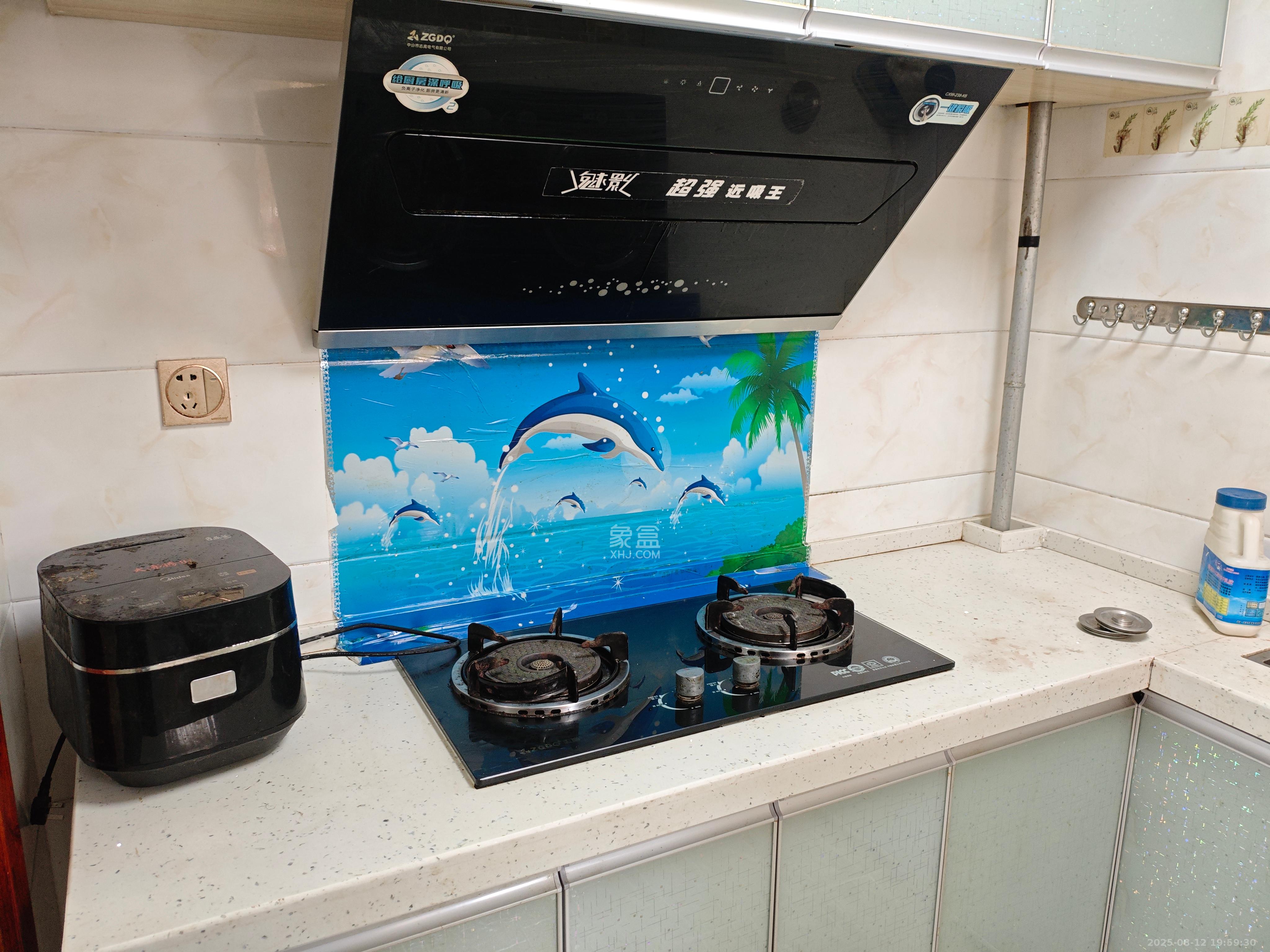 嘉顺苑 1室2厅1卫 2200.0元/月 嘉顺苑 1室2厅1卫 2200.0元/月室内图