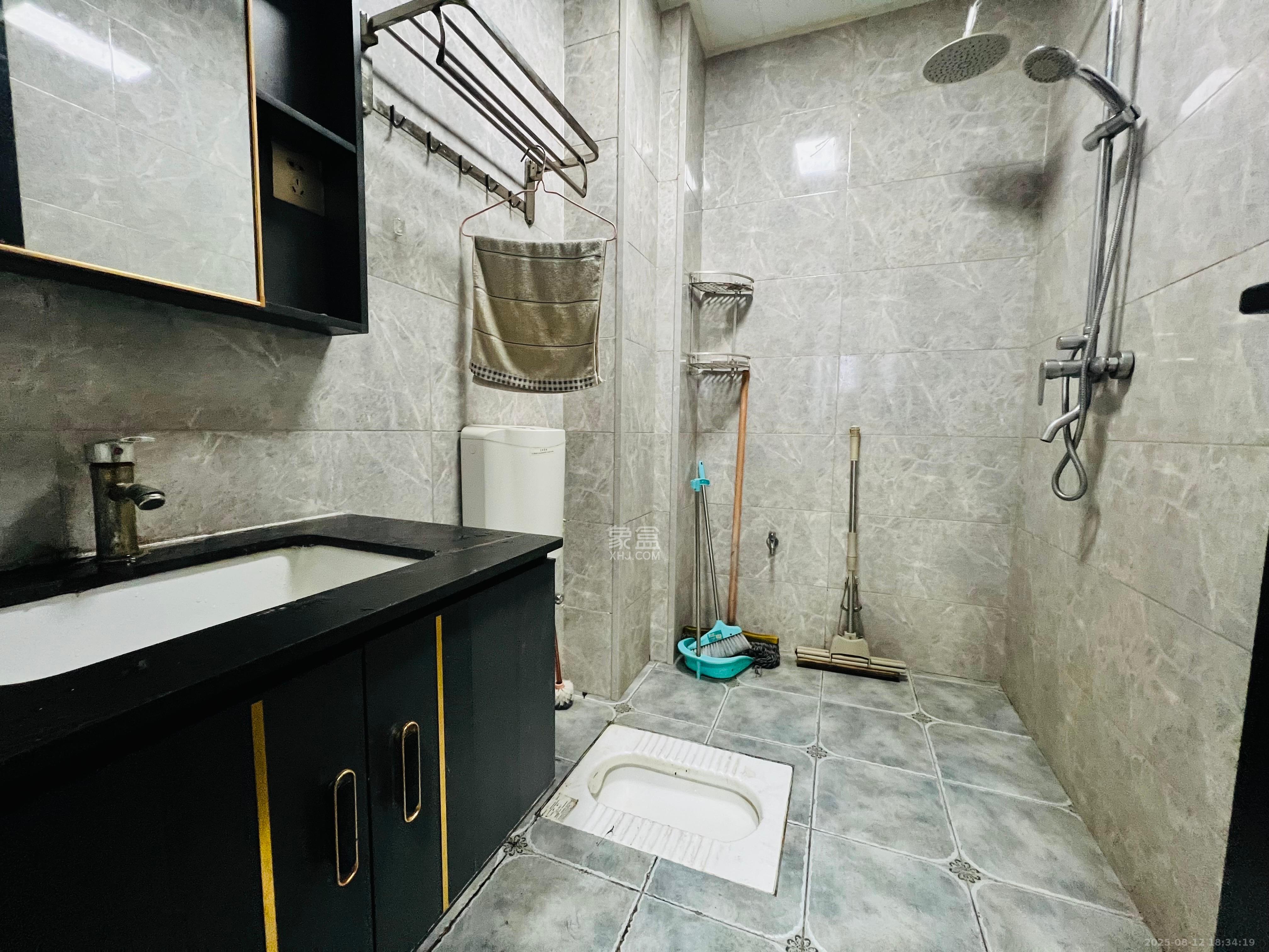 辉宏橄榄城  1室0厅0卫    1600.0元/月室内图