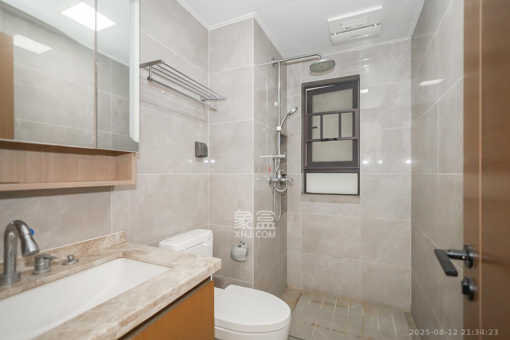 万科里金域国际  3室2厅2卫    196.8万 万科里金域国际  3室2厅2卫    196.8万卫生间