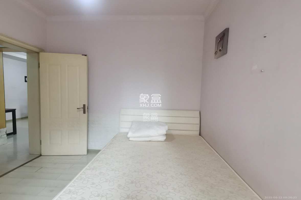 华天LOHO小镇 2室2厅1卫 1400.0元/月 华天LOHO小镇 2室2厅1卫 1400.0元/月室内图