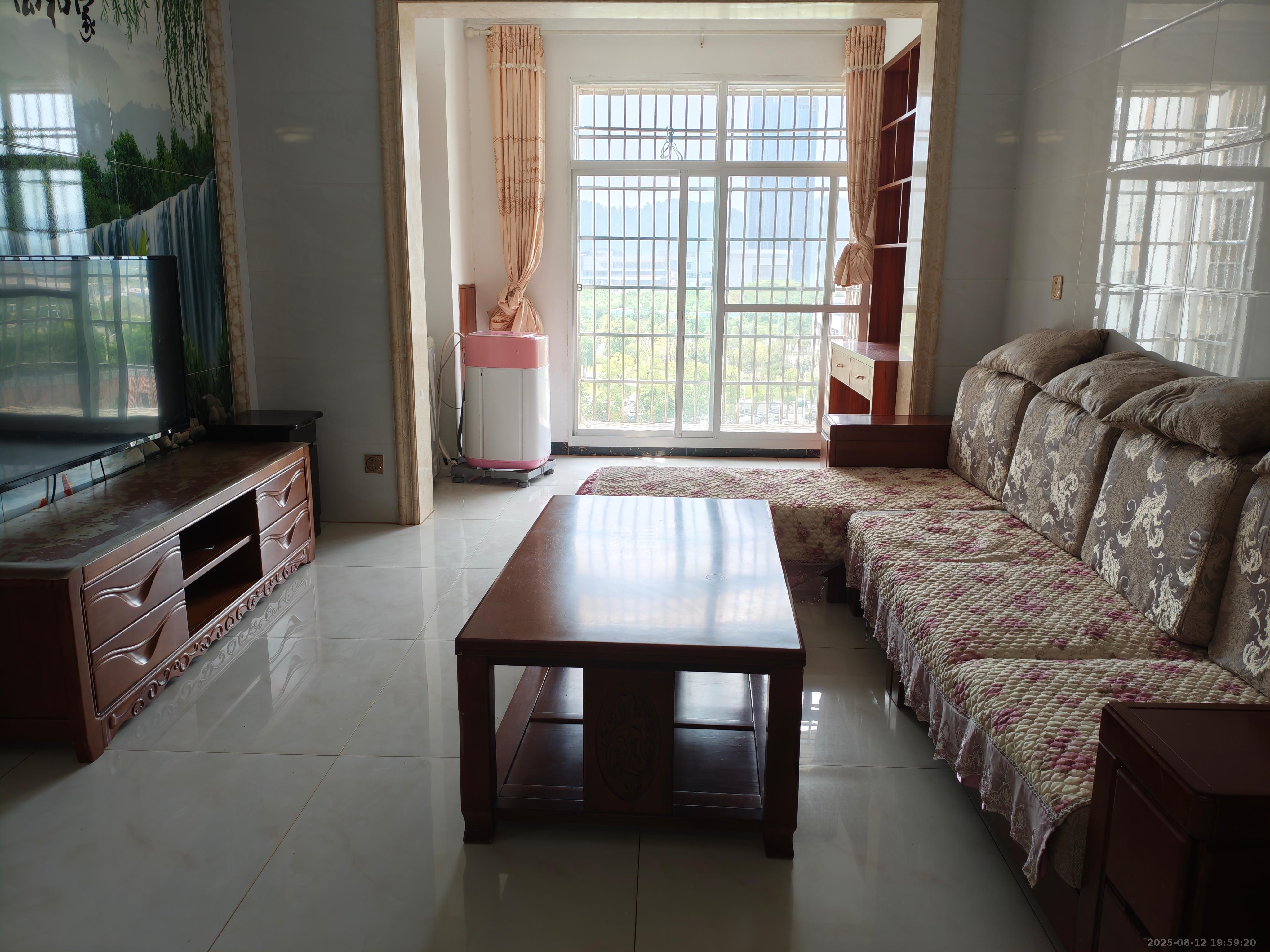 嘉顺苑 1室2厅1卫 2200.0元/月 嘉顺苑 1室2厅1卫 2200.0元/月室内图