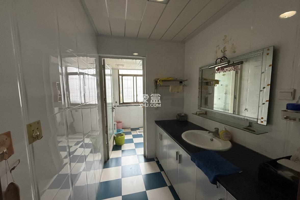 姑苏名园 4室2厅2卫 68.8万 姑苏名园 4室2厅2卫 68.8万客厅