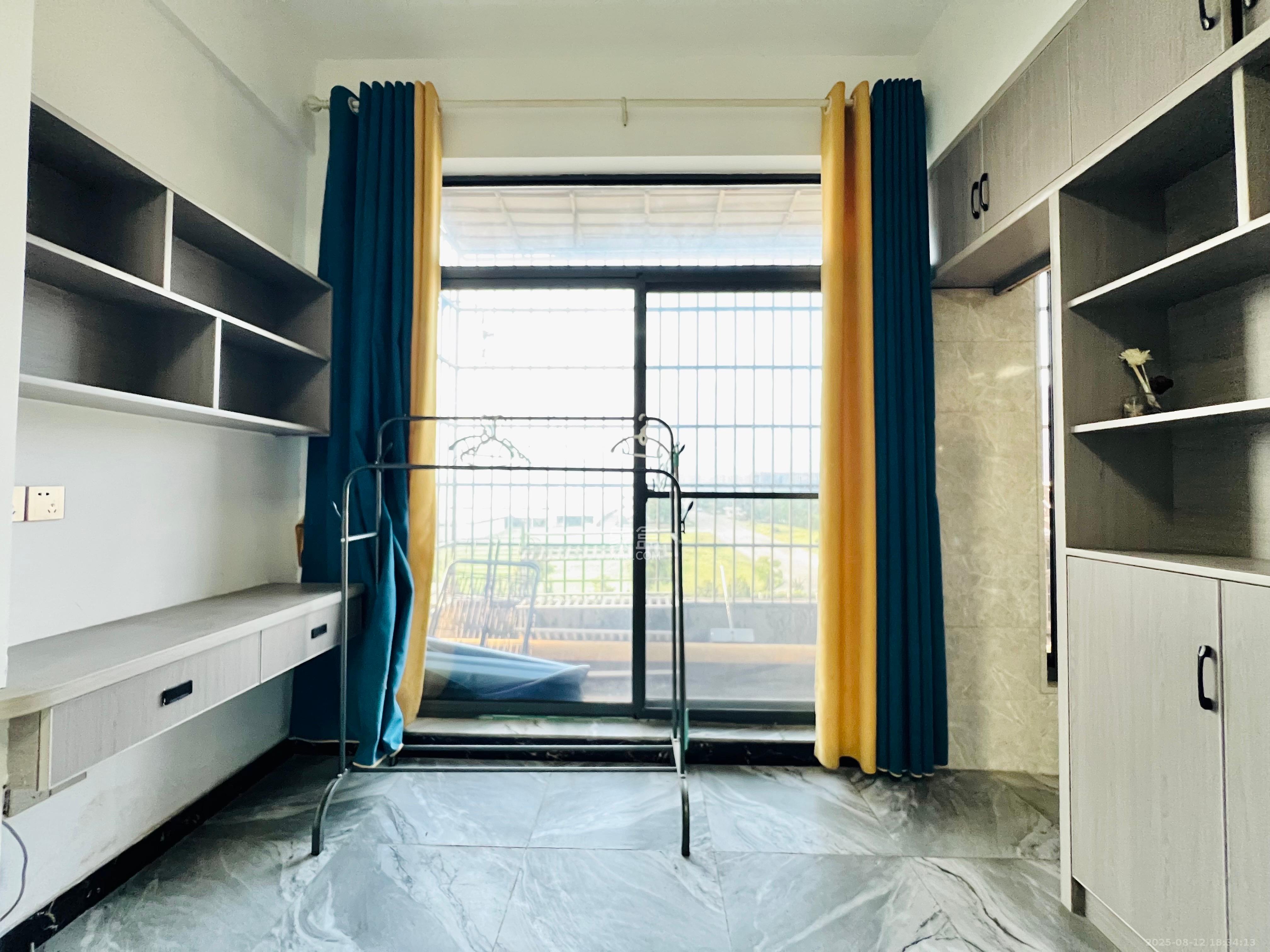 辉宏橄榄城  1室0厅0卫    1600.0元/月室内图