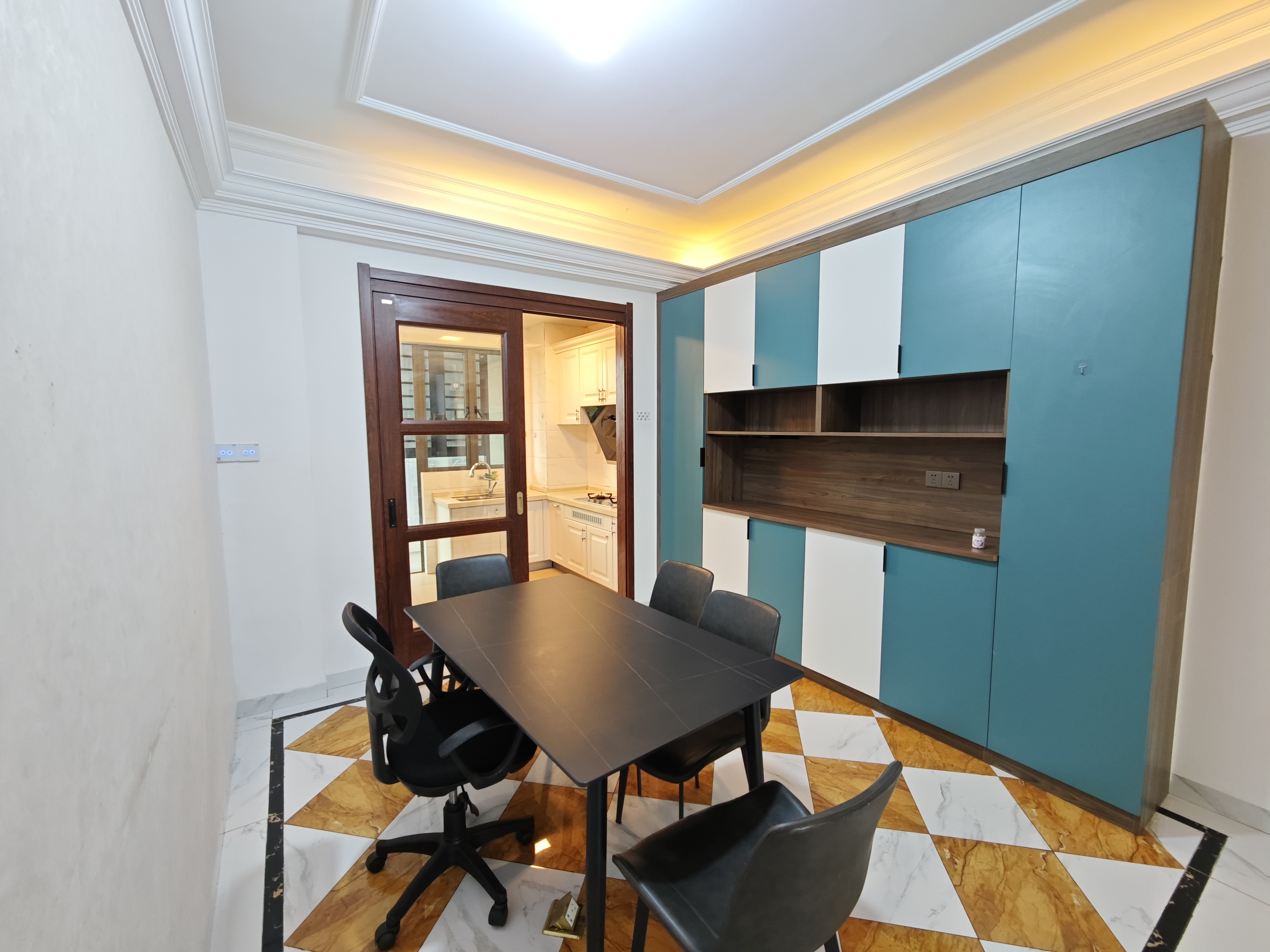 碧桂园梓山府 5室2厅2卫 3500.0元/月 碧桂园梓山府 5室2厅2卫 3500.0元/月室内图