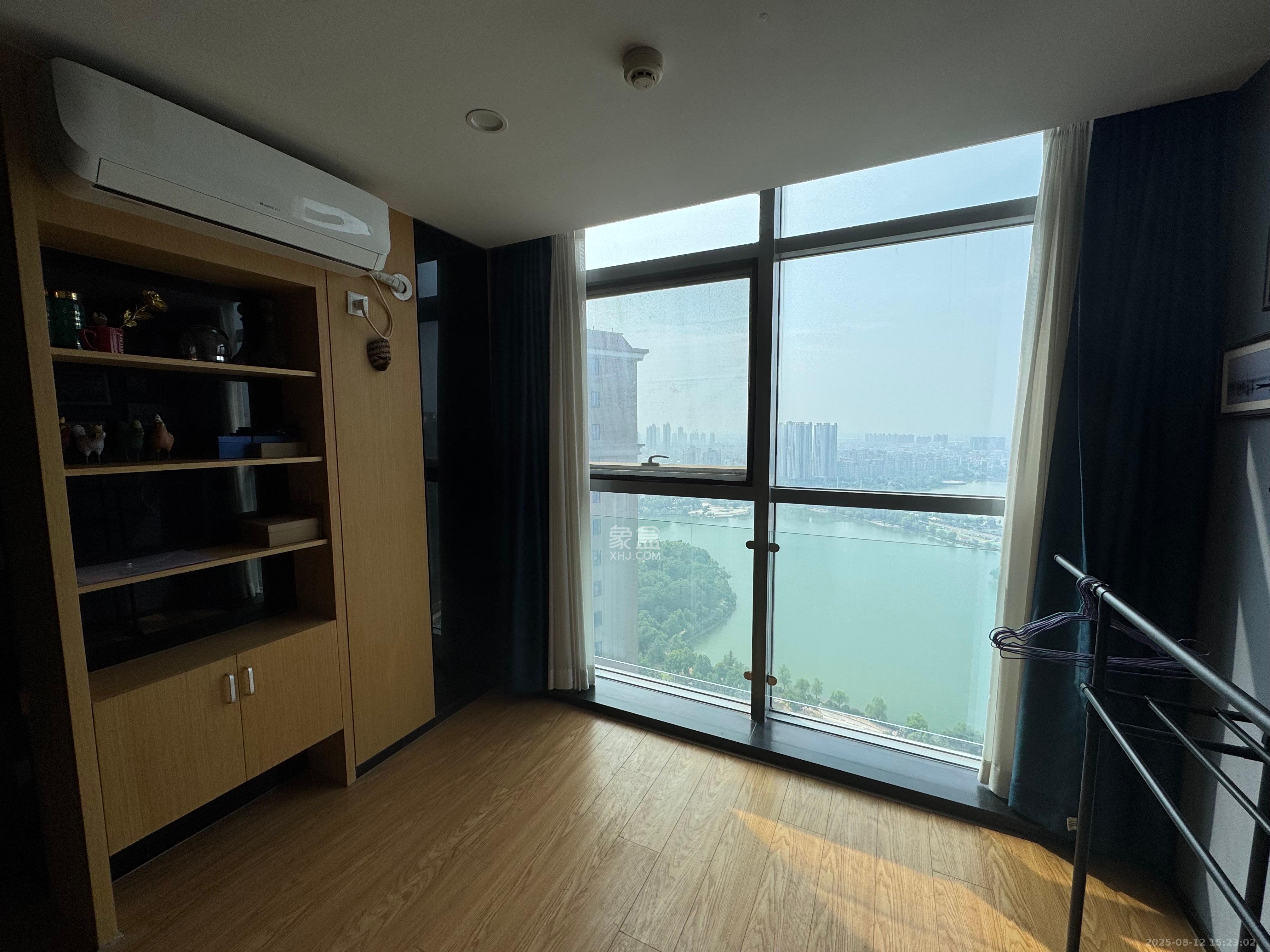 紫鑫御湖湾  1室1厅1卫   1200.00元/月室内图