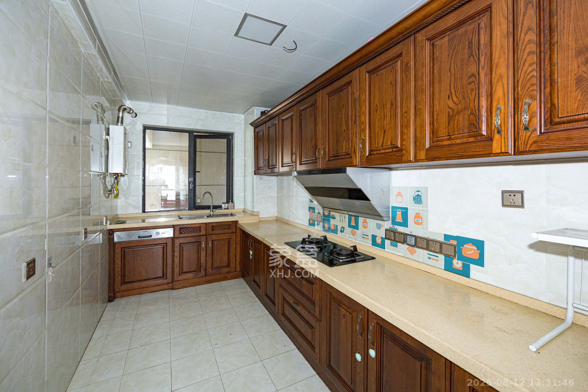 达美D6区  4室2厅3卫    138.6万 达美D6区  4室2厅3卫    138.6万厨房