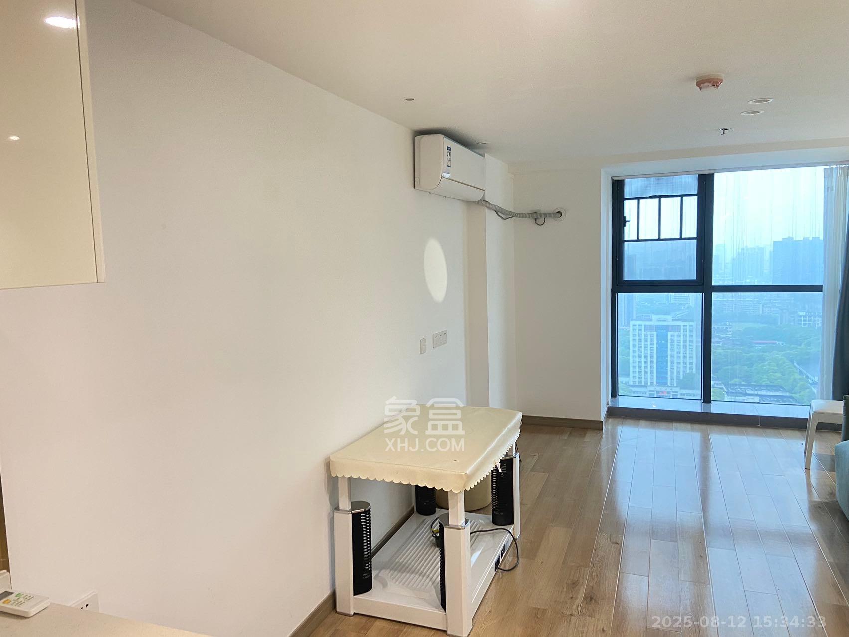 万润时光里  1室1厅1卫   2700.00元/月室内图