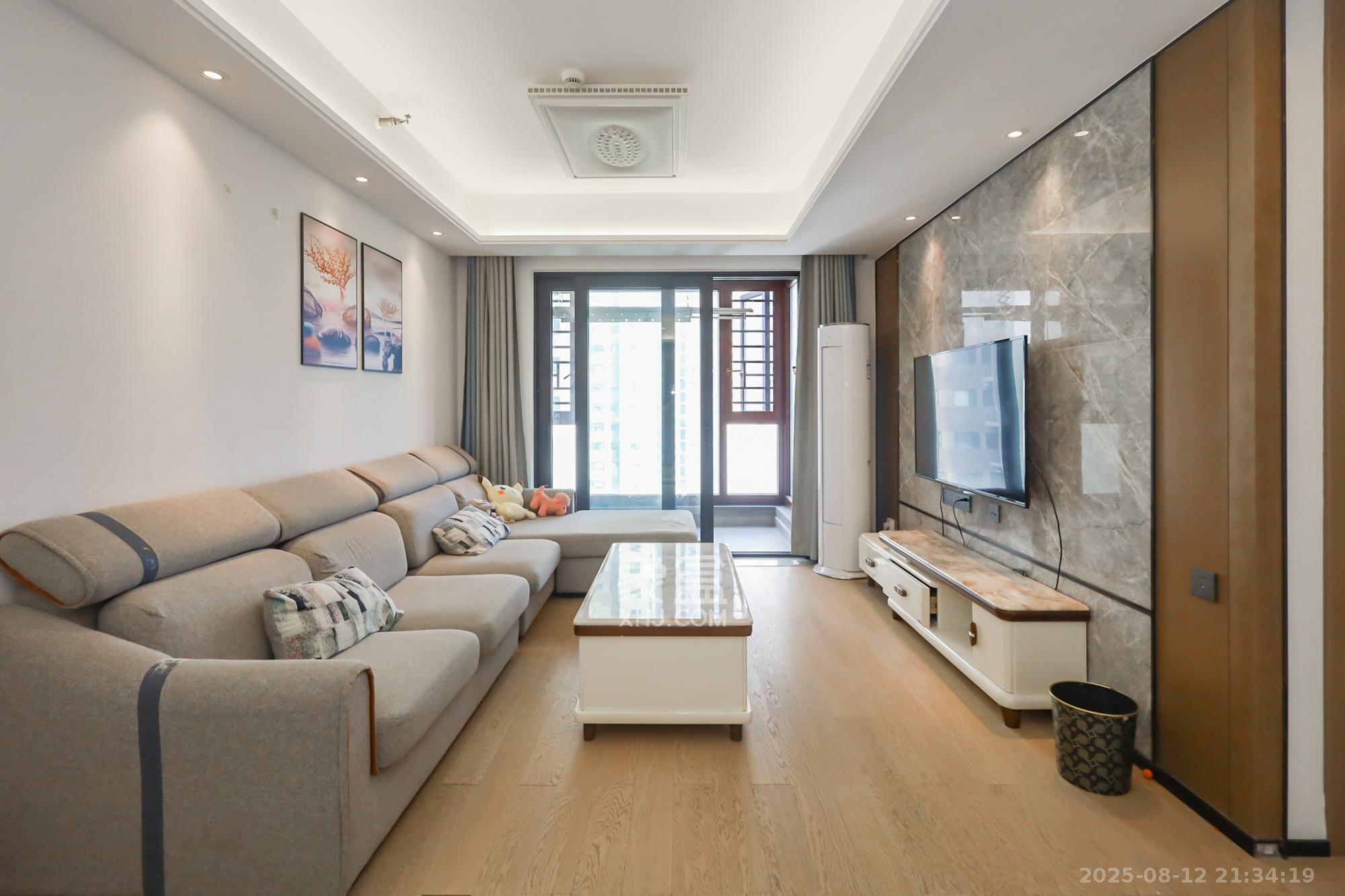 万科里金域国际  3室2厅2卫    196.8万 万科里金域国际  3室2厅2卫    196.8万客厅