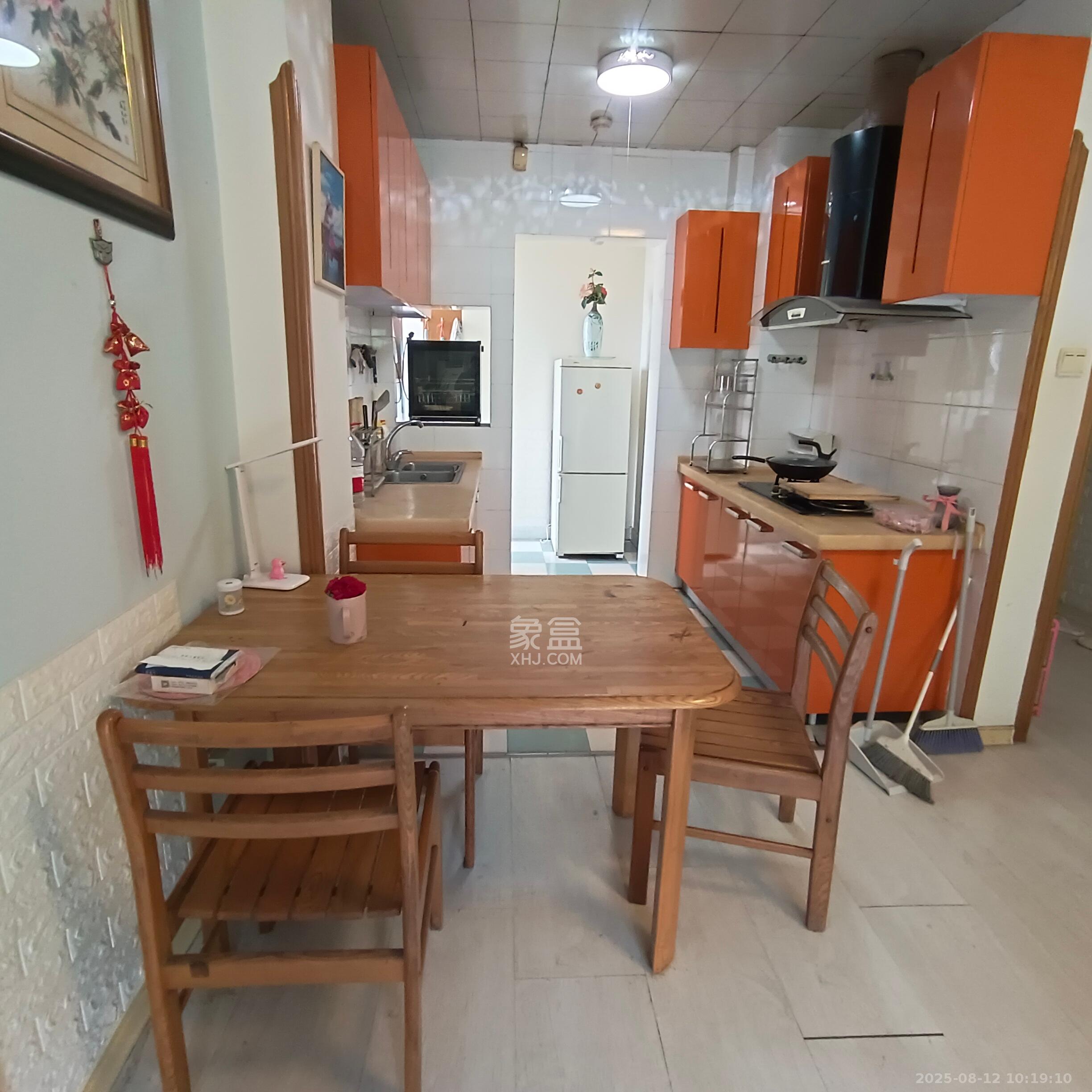 圣爵菲斯 2室2厅1卫 2300.0元/月 圣爵菲斯 2室2厅1卫 2300.0元/月室内图