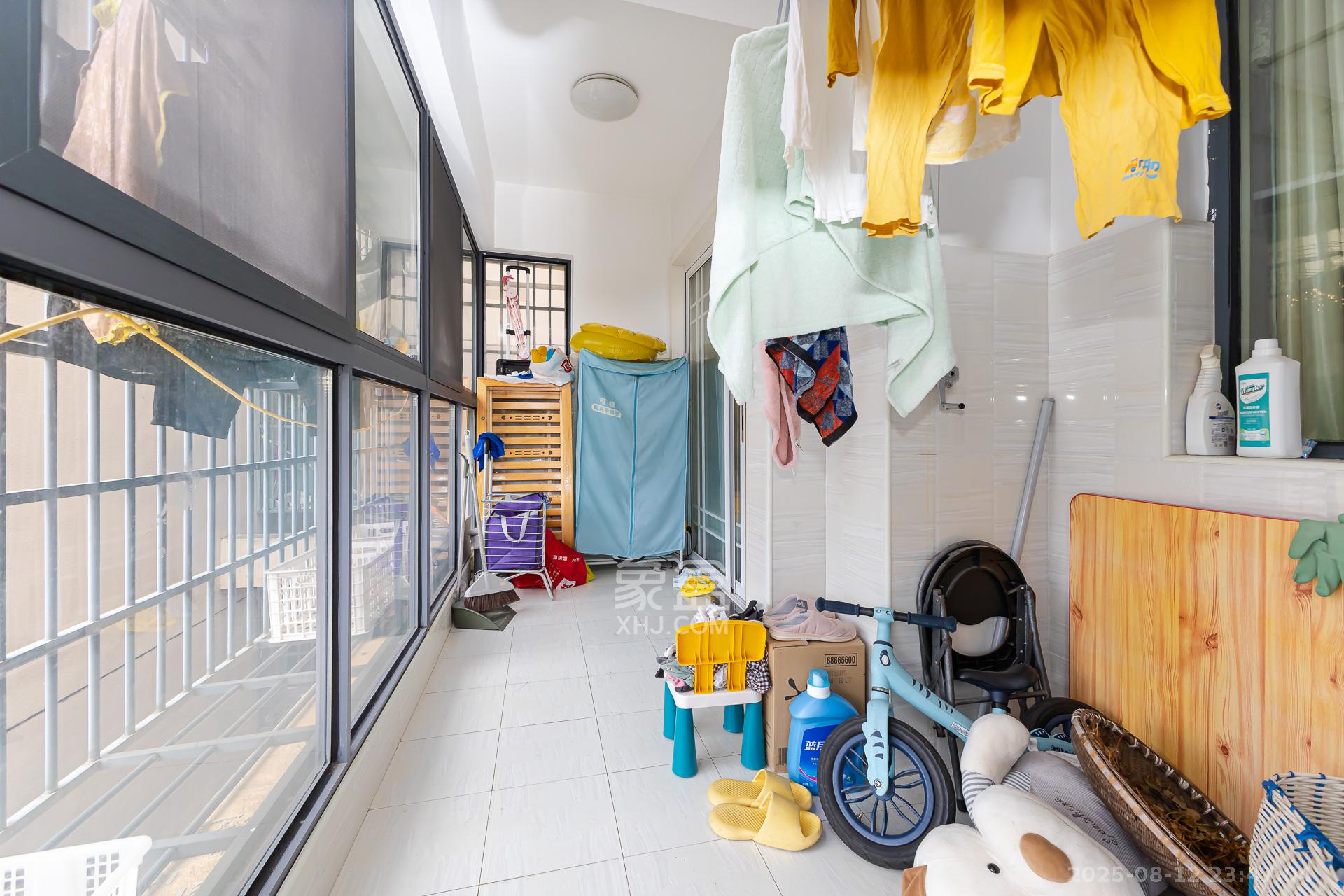 勤诚达新界  4室2厅2卫    100.0万阳台