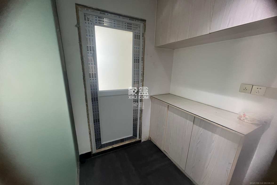 万坤图财富广场  2室1厅1卫    3600.0元/月 万坤图财富广场  2室1厅1卫    3600.0元/月室内图