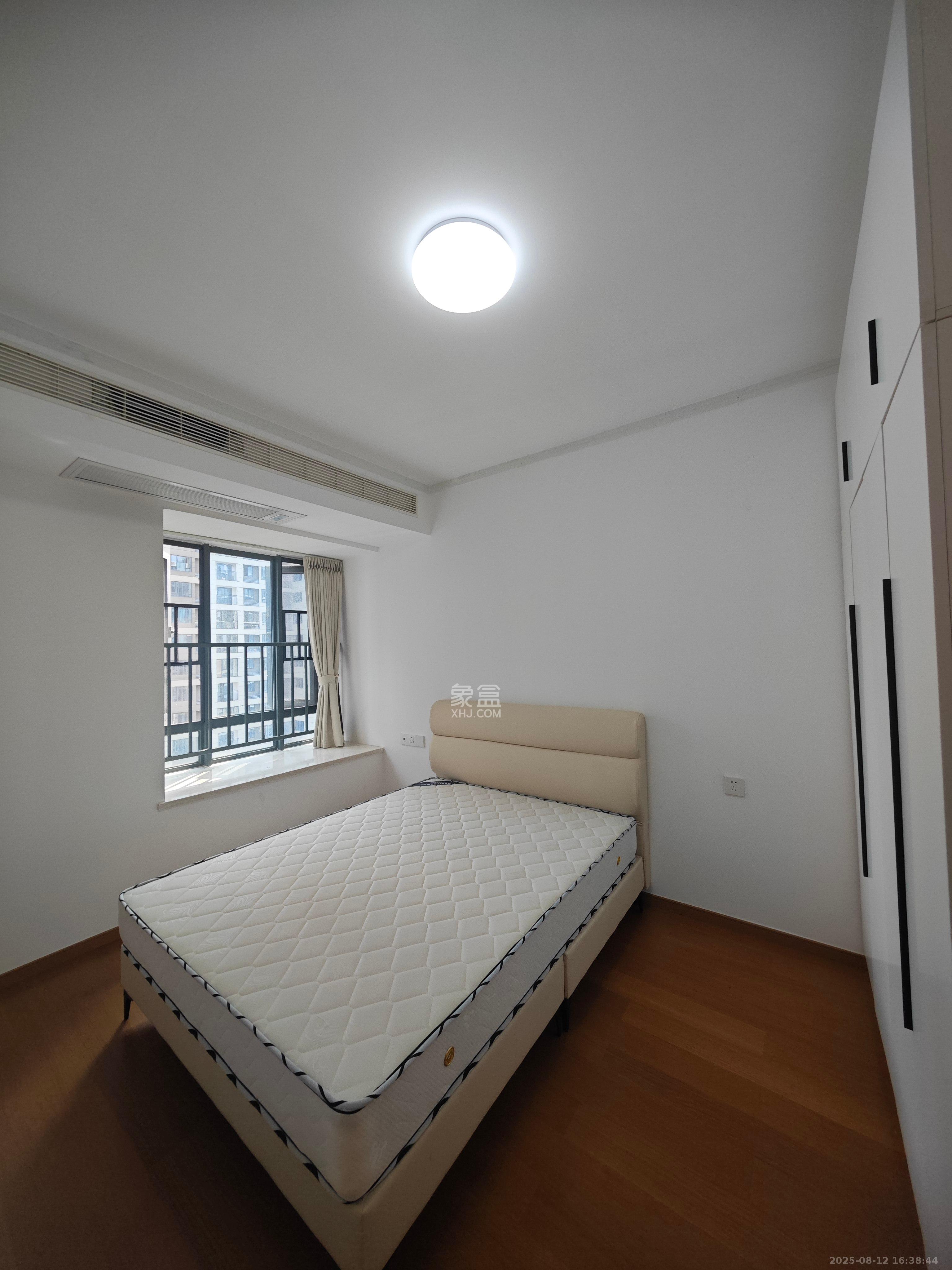 清控湖山雅居南区  3室2厅2卫   2600.00元/月室内图