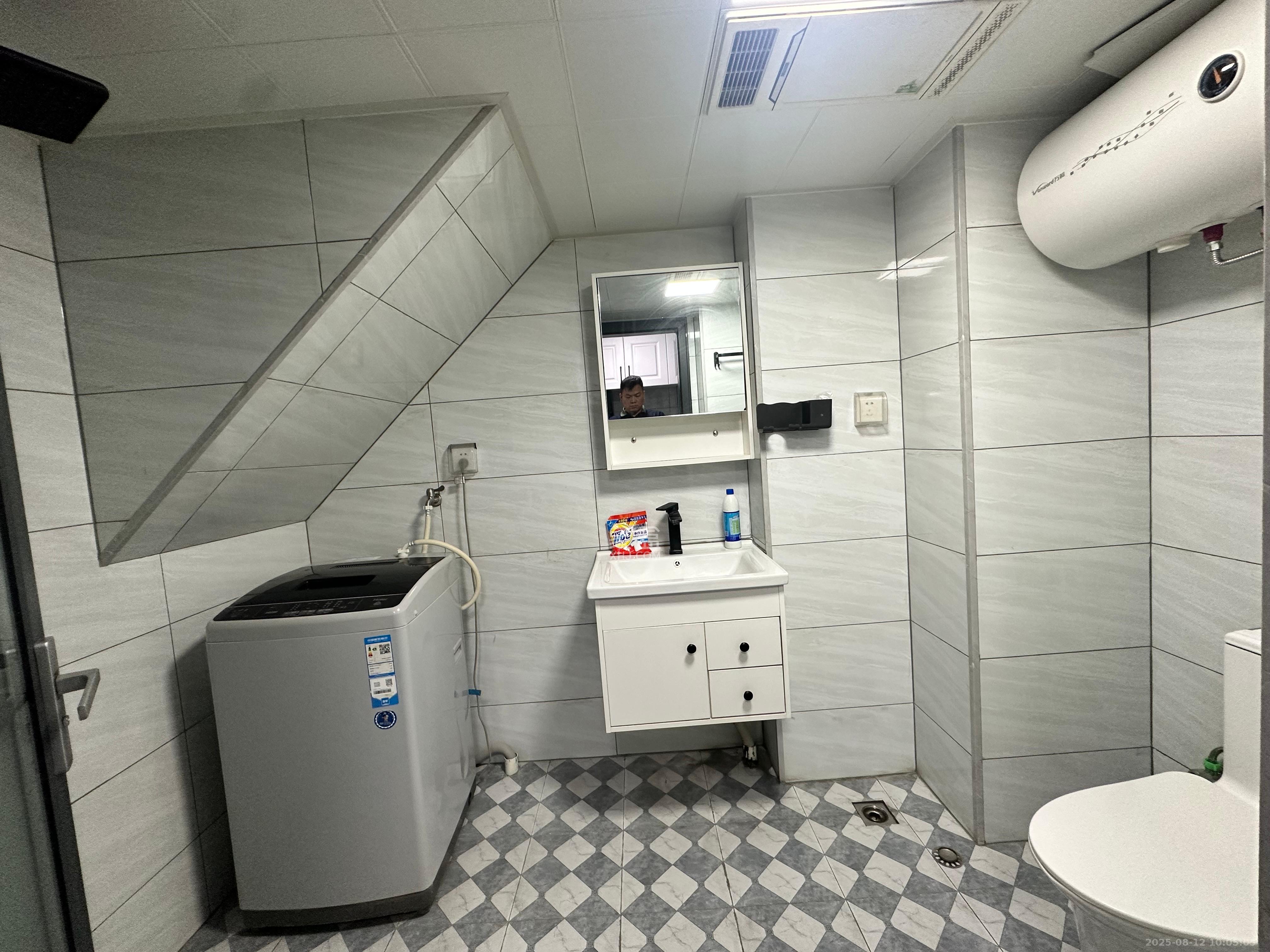 嘉宇银杉(嘉宇西苑) 2室1厅1卫 1700.00元/月 嘉宇银杉(嘉宇西苑) 2室1厅1卫 1700.00元/月室内图